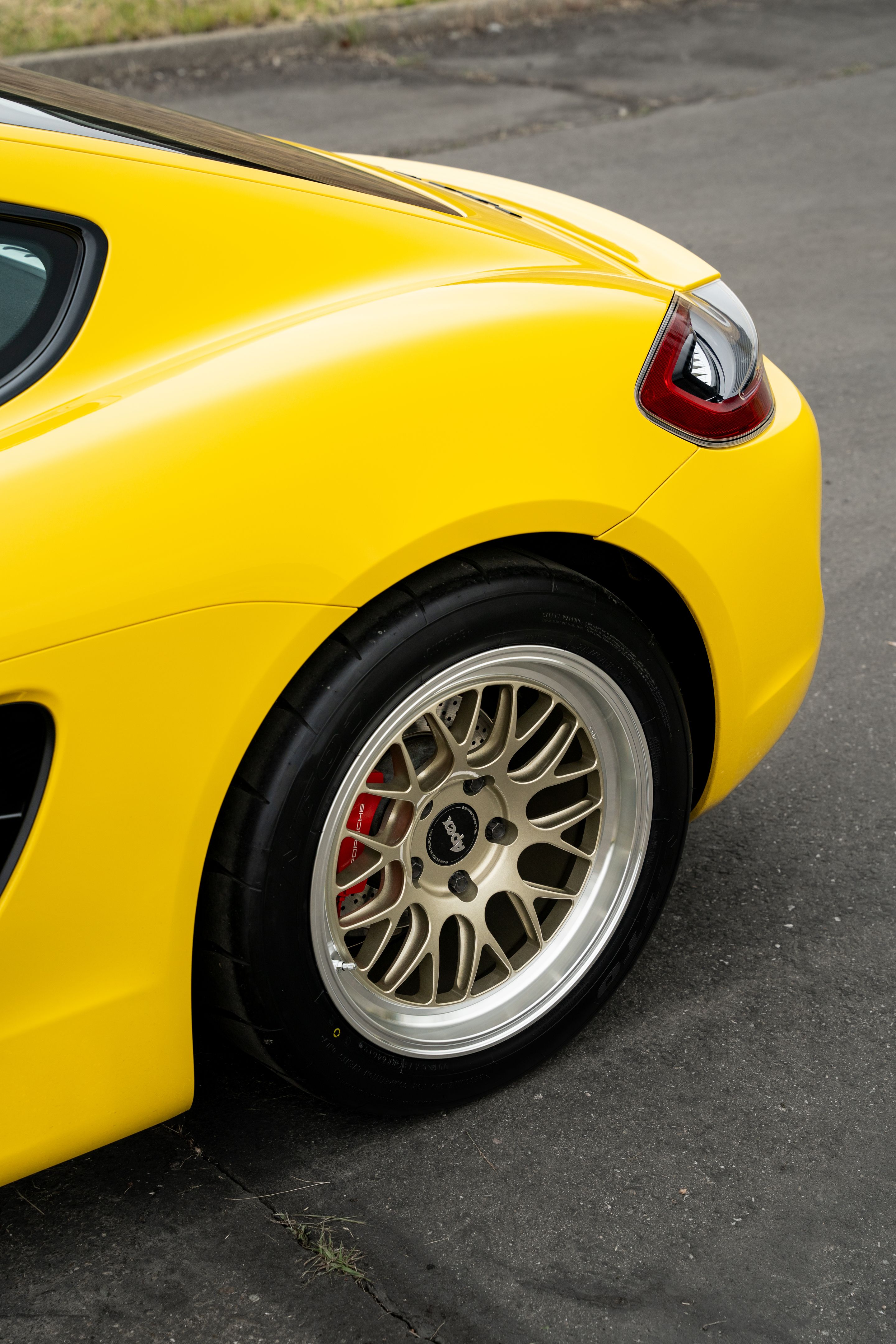 Yellow Porsche 981 Cayman GTS with 18" ML-10RT Apex wheels in Machined Lip Gloss Motorsport Gold