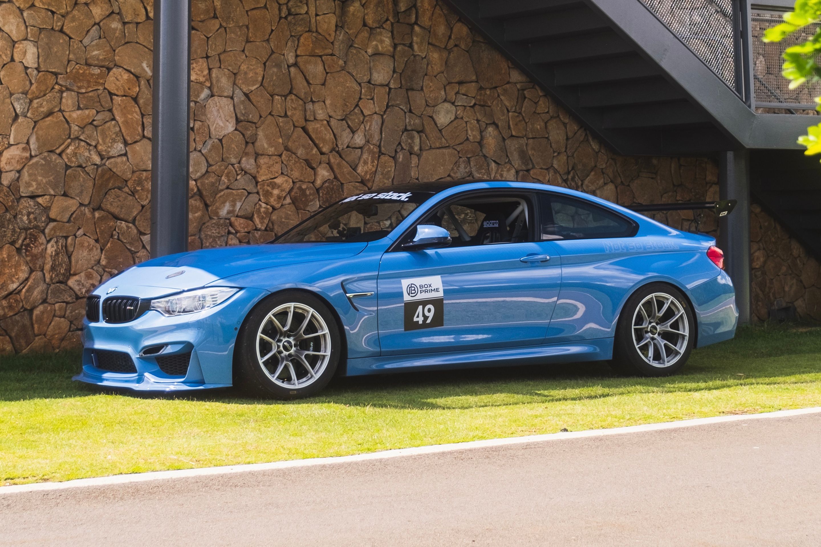 Blue BMW F82 Coupe M4 with 18" VS-5RS Apex wheels in Brushed Clear