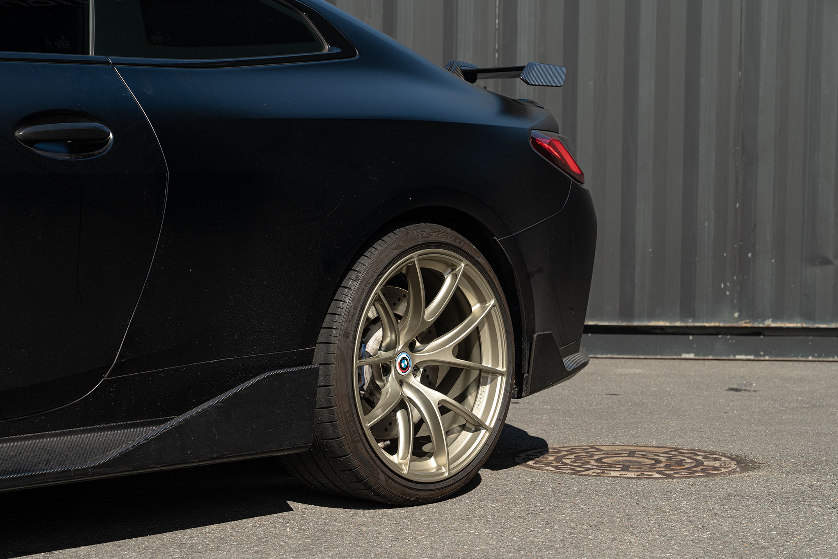 Black BMW G82 Coupe M4 with 19"/20" VS-5RS Apex wheels in Motorsport Gold