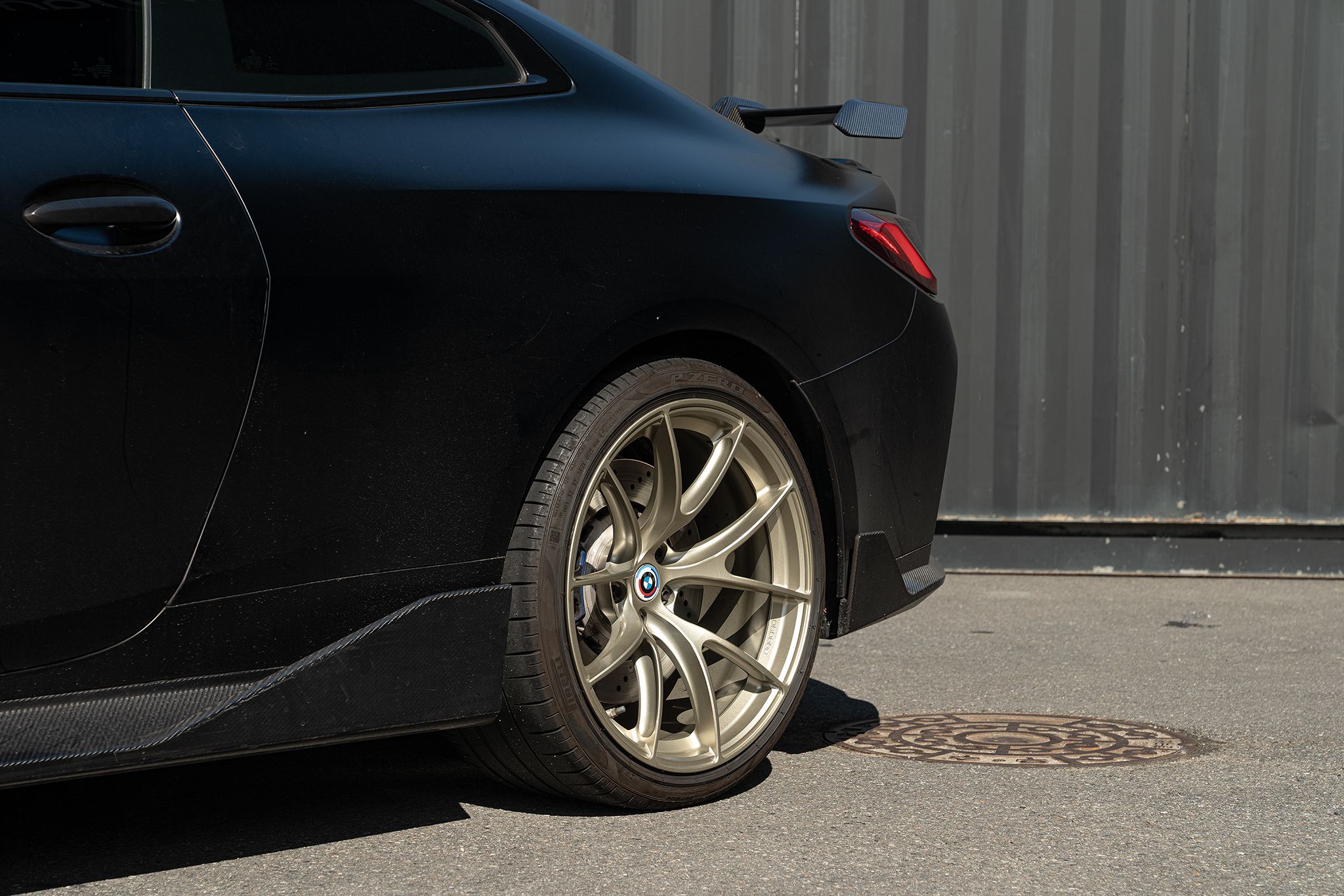 Black BMW G82 Coupe M4 with 19"/20" VS-5RS Apex wheels in Motorsport Gold