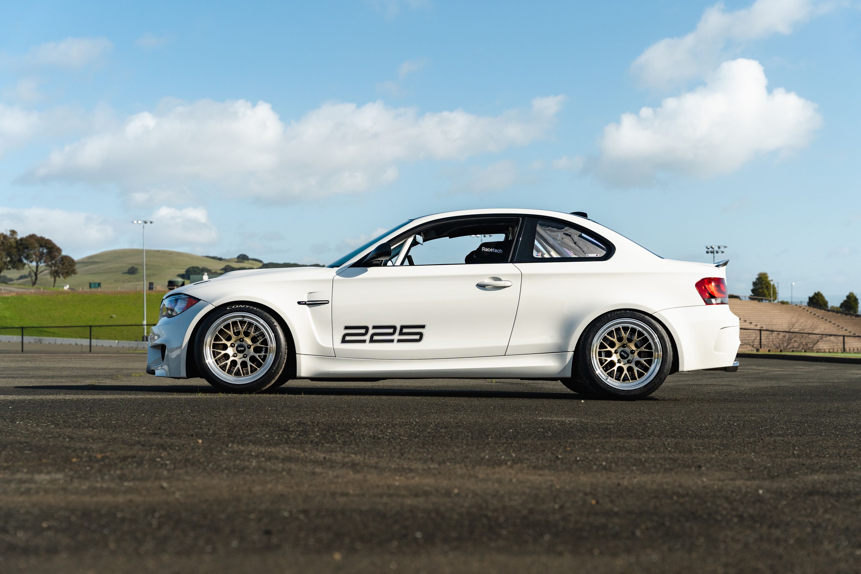 White BMW E82 1M with 18" ML-10RT Apex wheels in Machined Lip Gloss Motorsport Gold