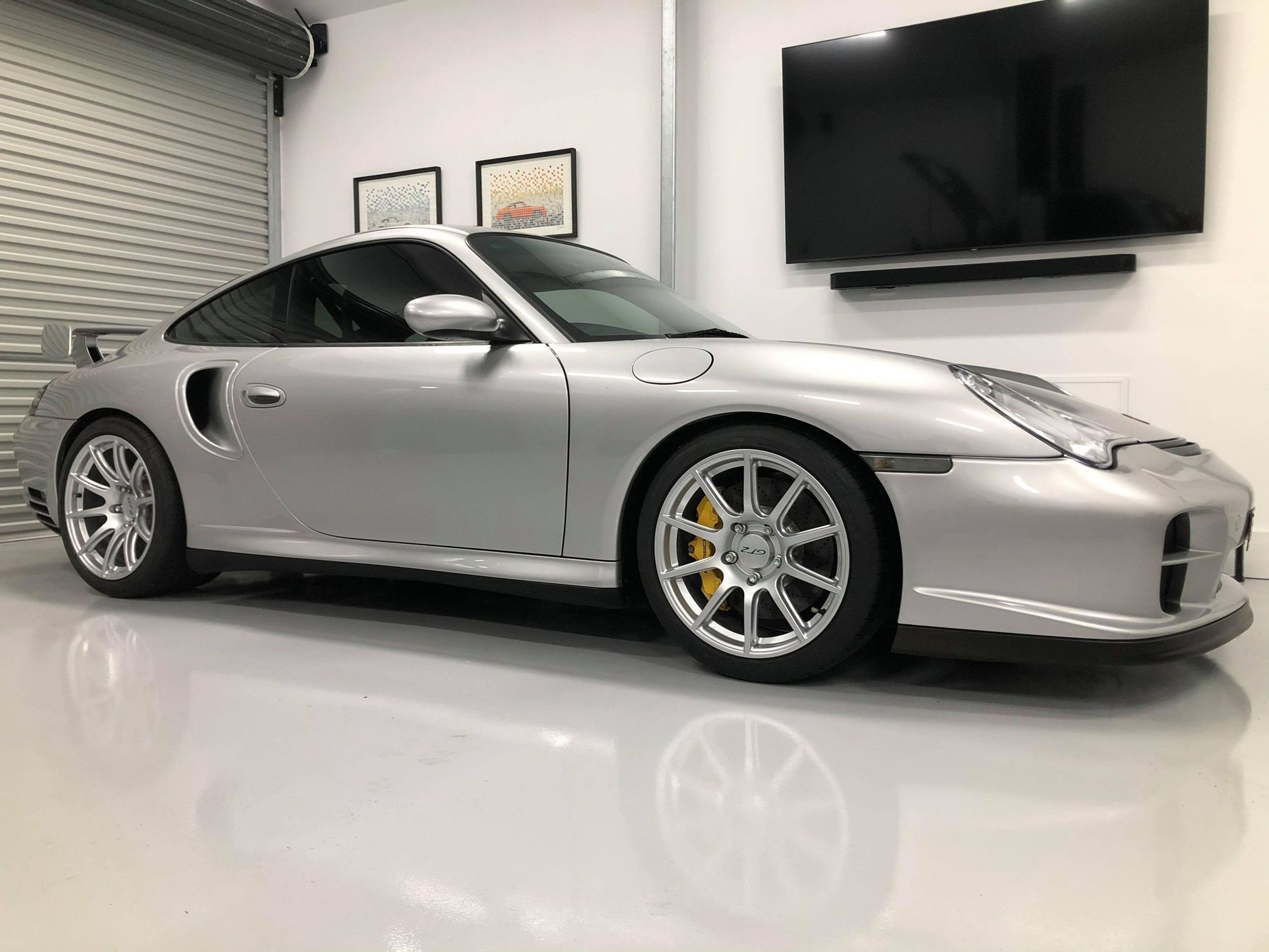 Silver Porsche 911 996 GT2 with 18" SM-10 Apex wheels in Race Silver