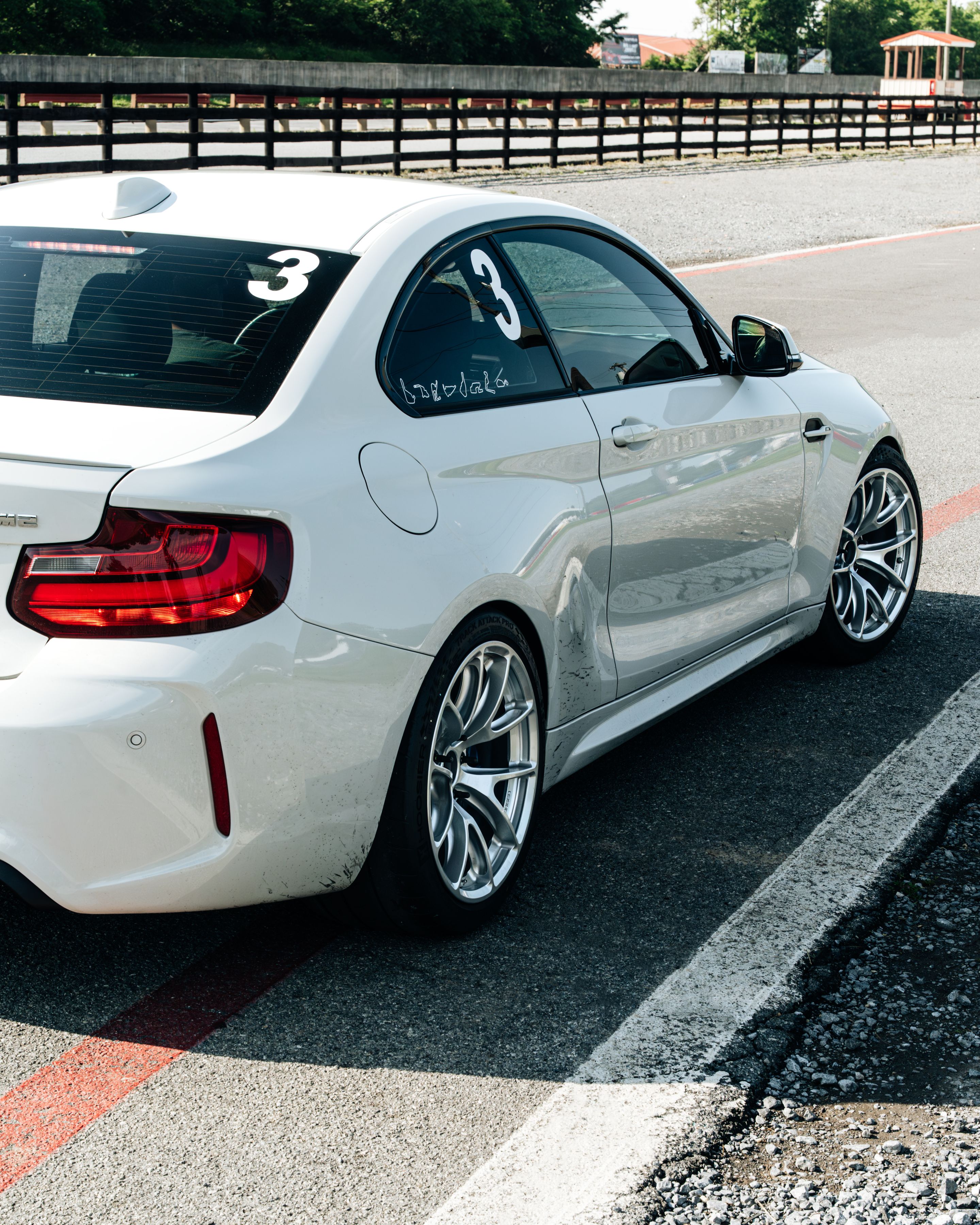 White BMW F87 M2 with 18" VS-5RE Apex wheels in Anthracite