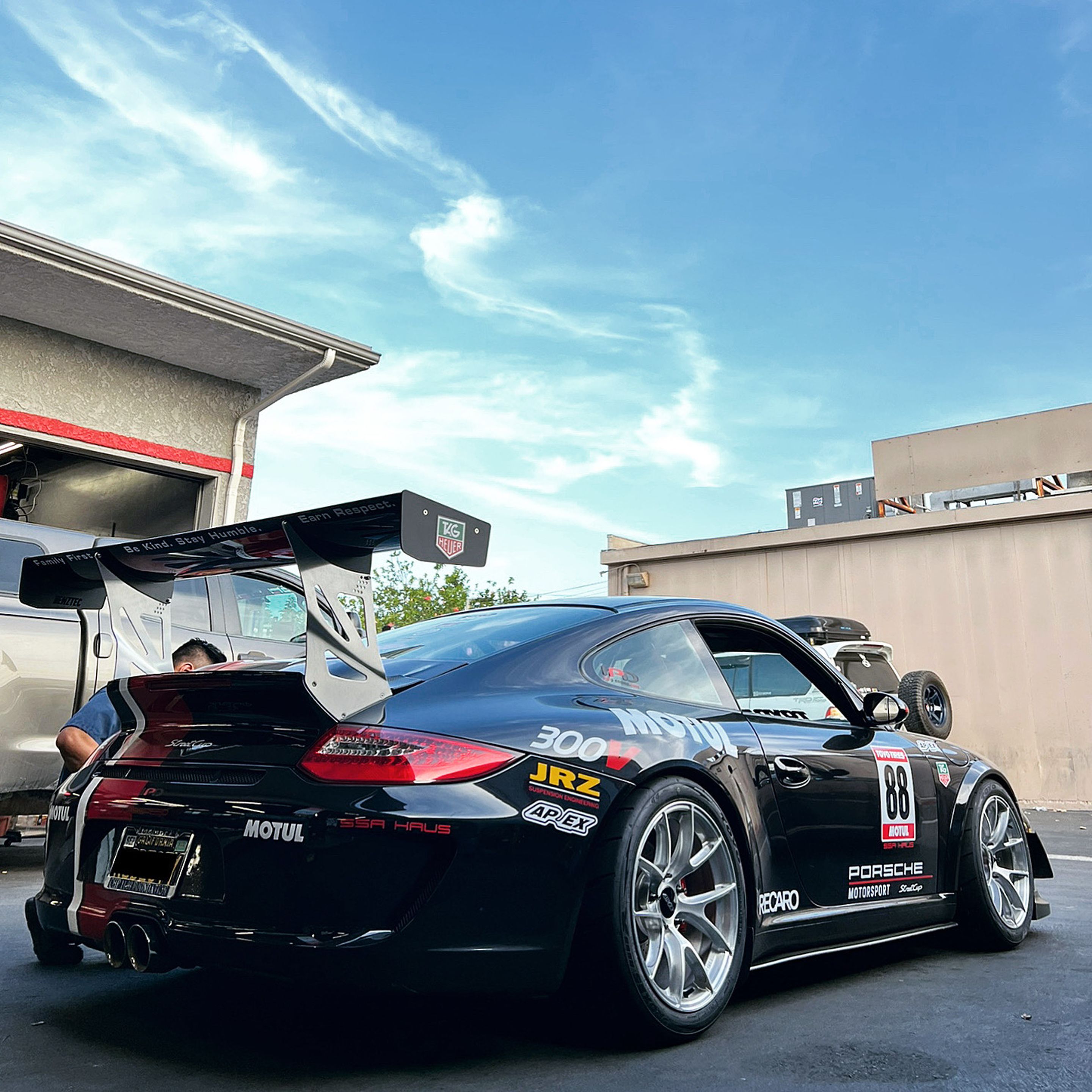 Black Porsche 911 997 Carrera S with 18" VS-5RS Apex wheels in Brushed Clear