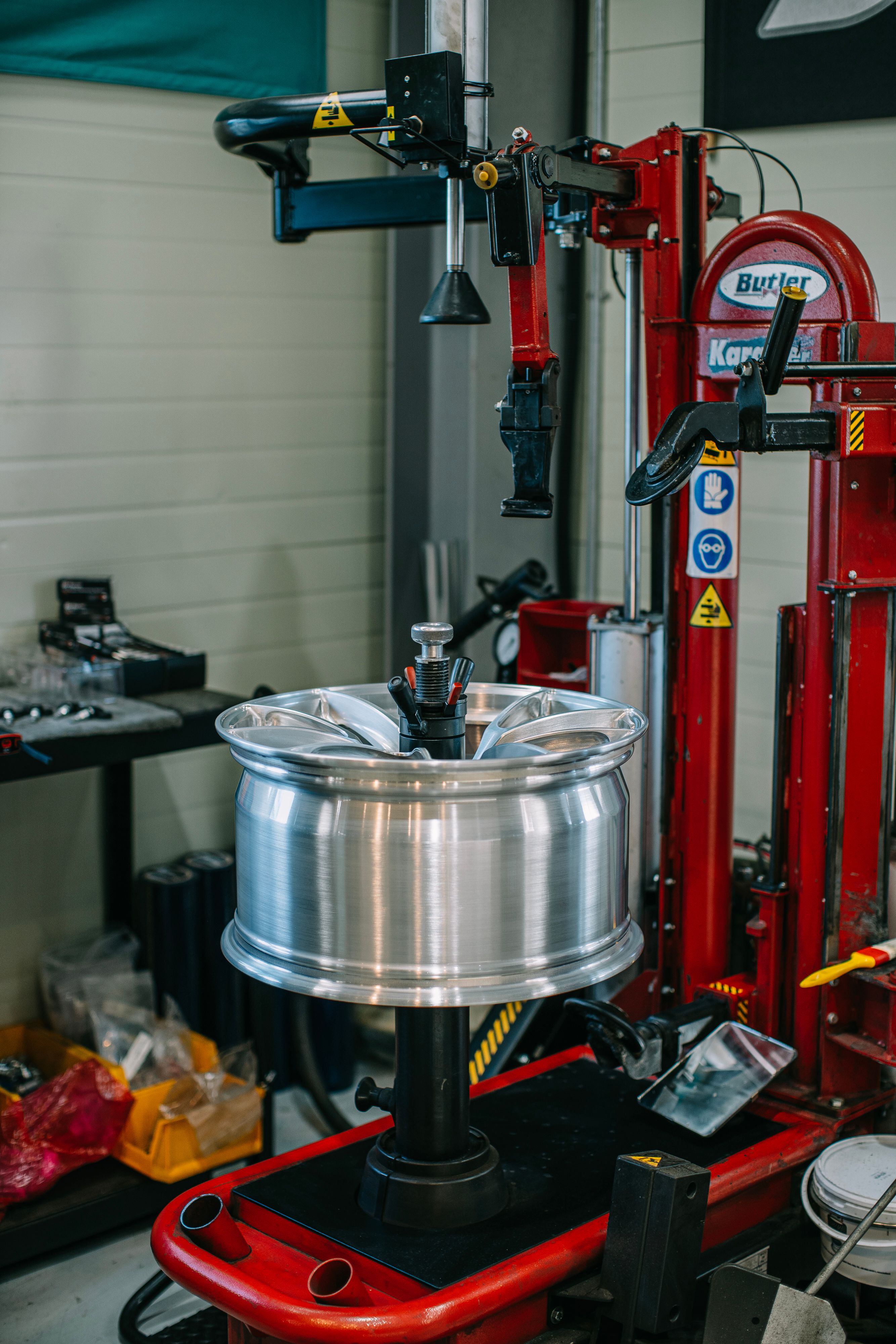 Green BMW G80 M3 with 19" VS-5RS Apex wheels in Brushed Clear