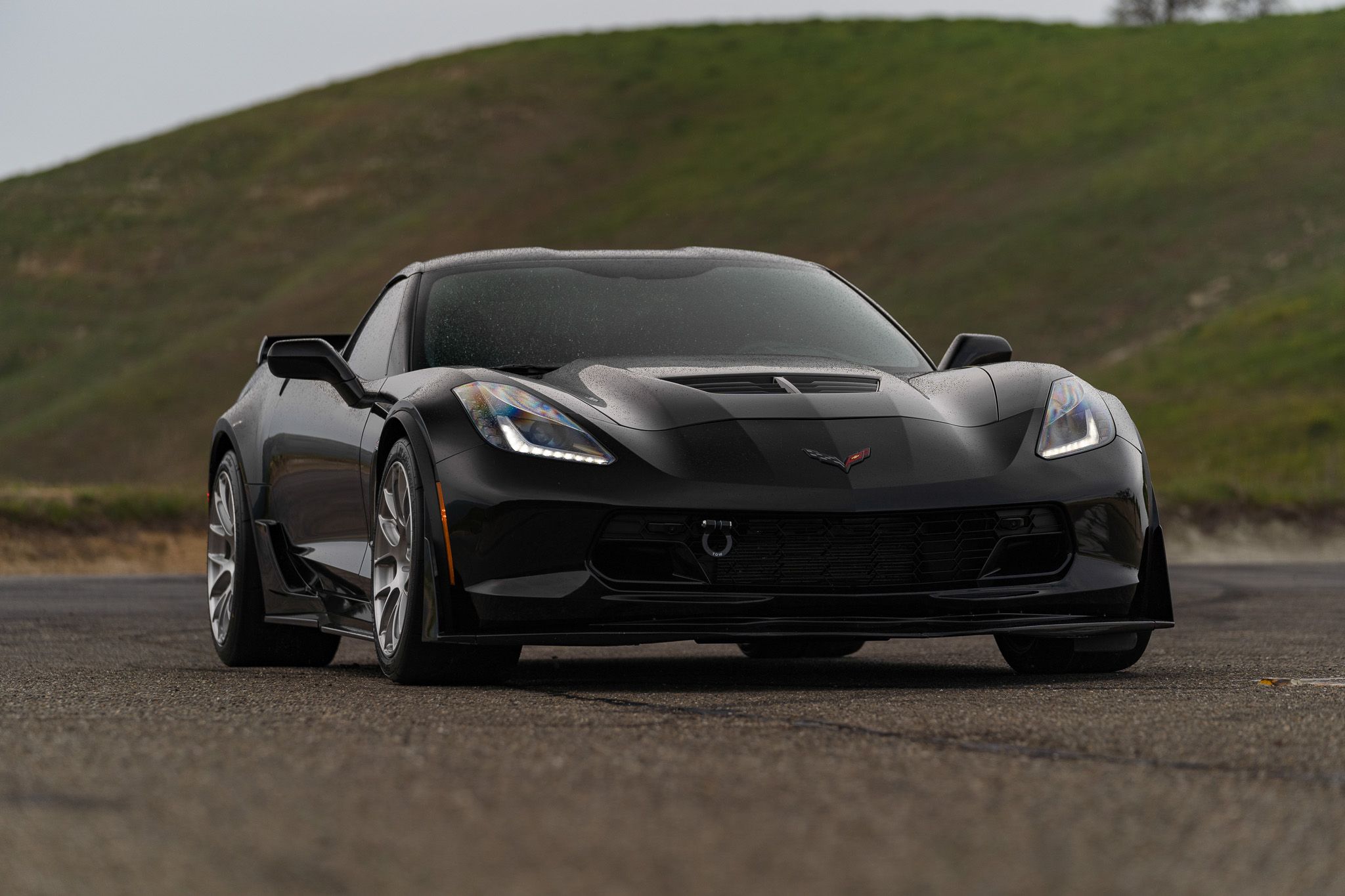 Black Chevrolet C7 Corvette Z06 with 18"/19" EC-7RS Apex wheels in Brushed Clear