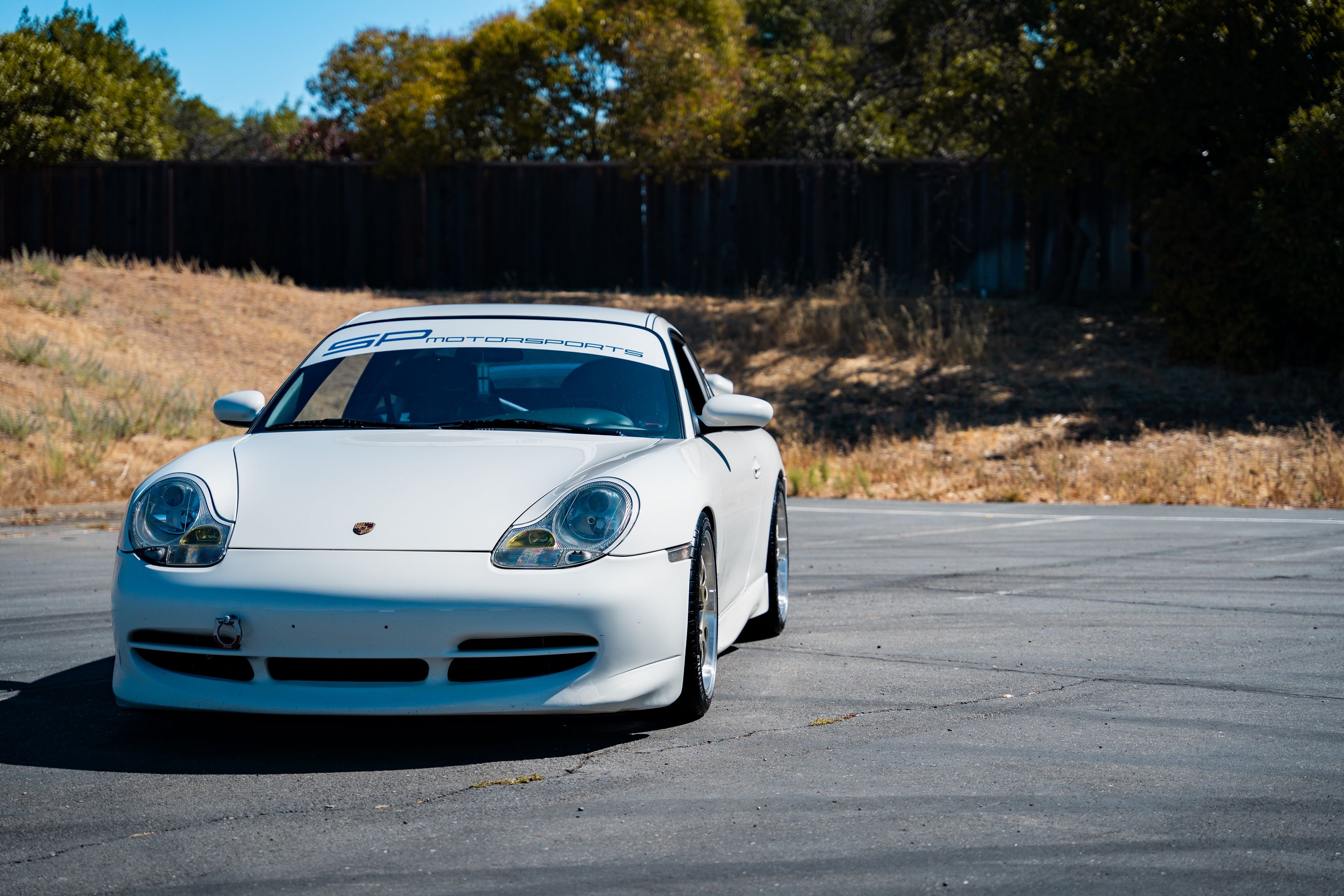 White Porsche 911 996 Carrera with 18" ML-10RT Apex wheels in Machined Lip Gloss Motorsport Gold