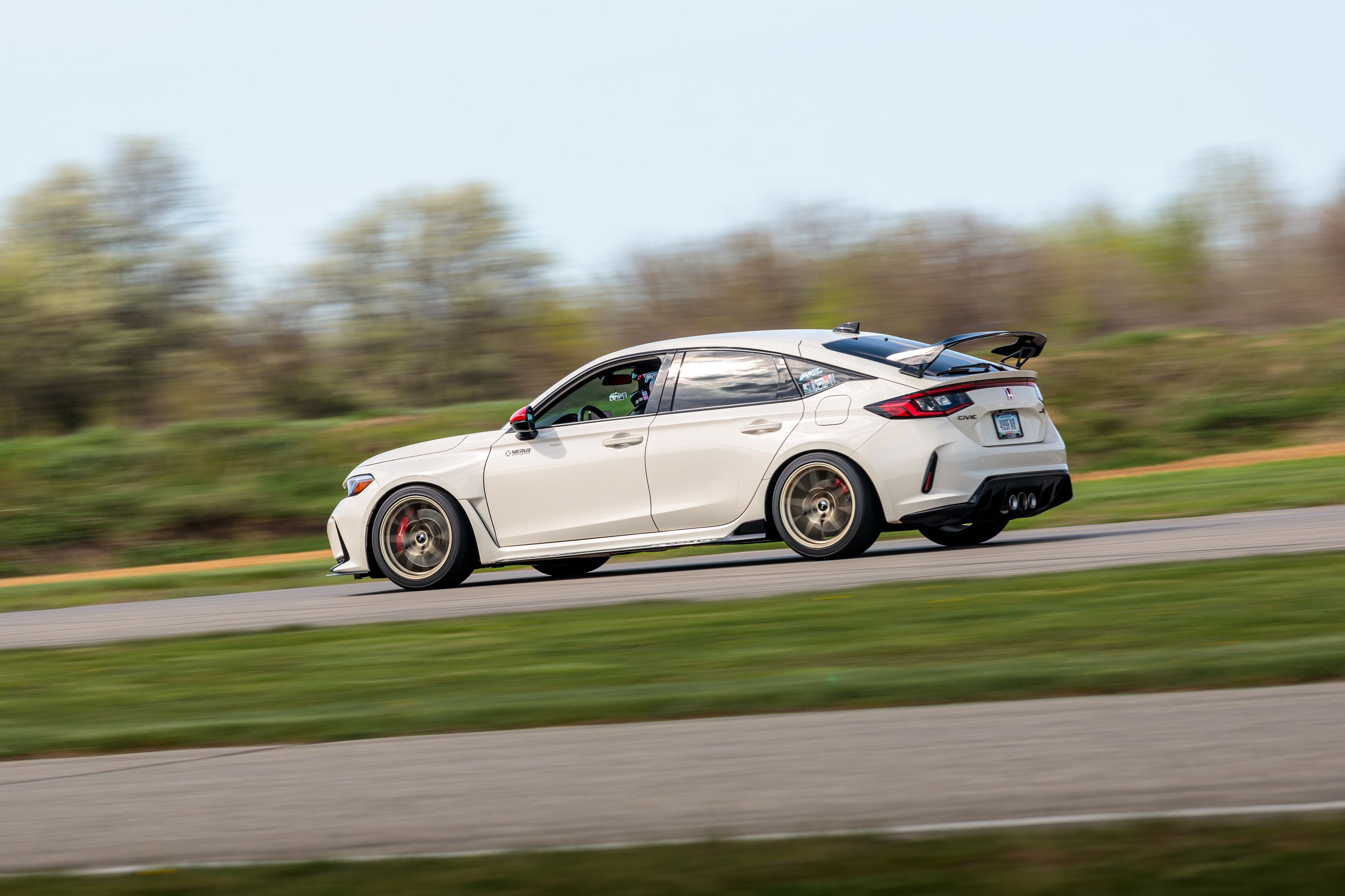 White Honda FL5 Civic Type-R with 18" VS-5RS Apex wheels in Motorsport Gold