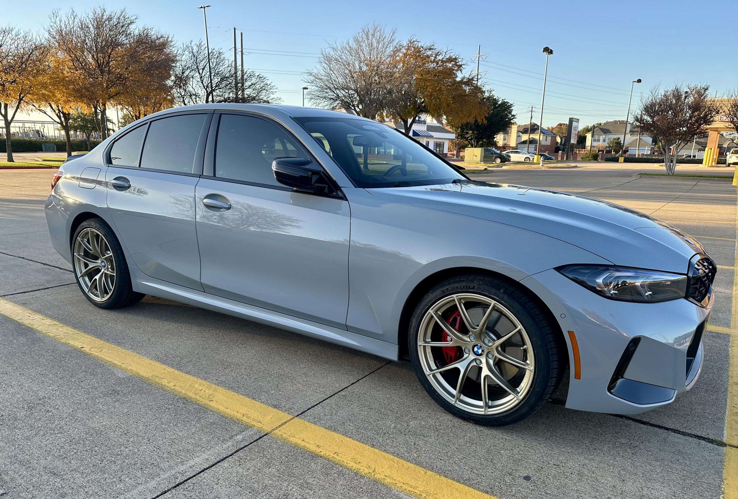 Grey BMW G20 Sedan 3 Series with 19" VS-5RS Apex wheels in Motorsport Gold
