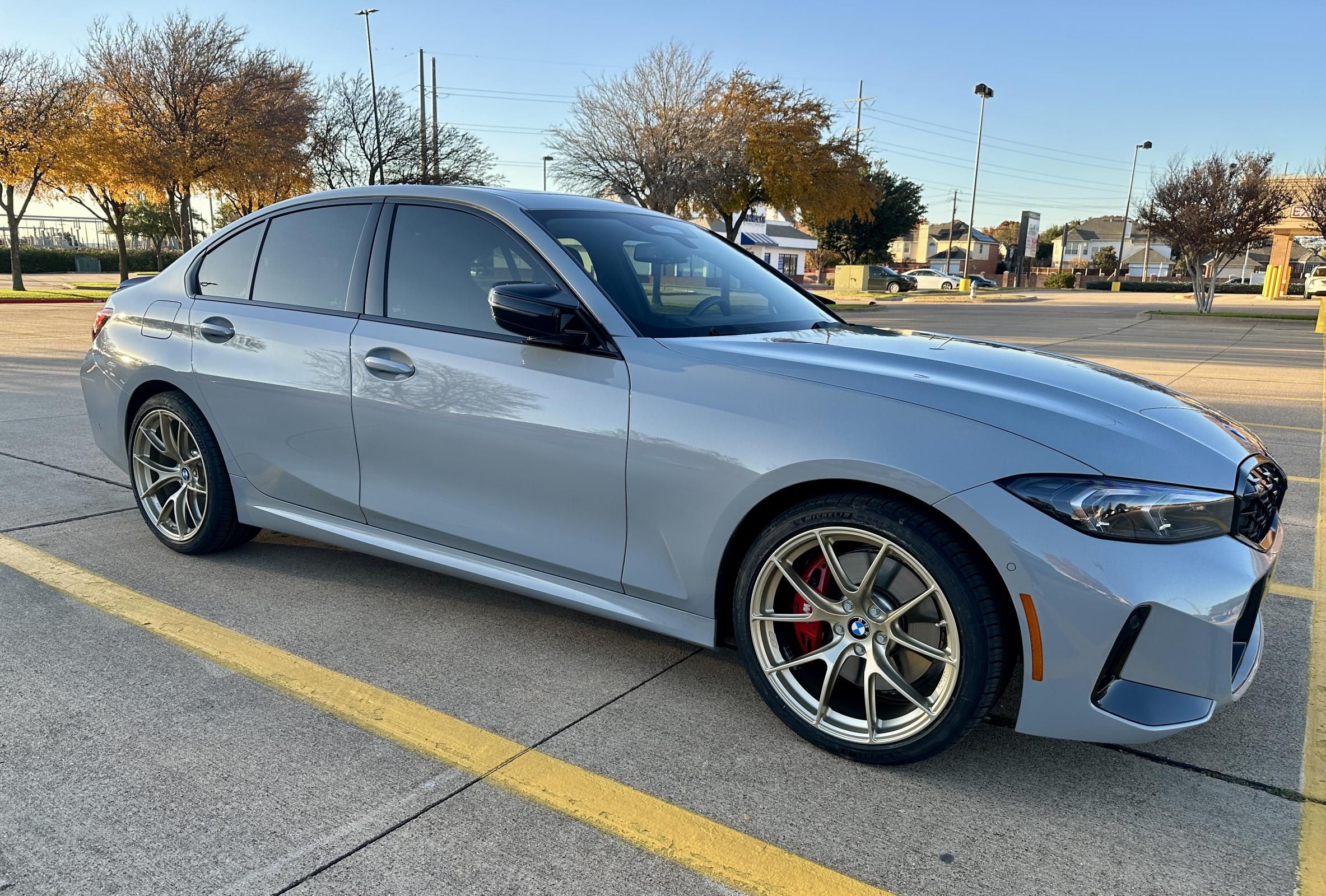 Grey BMW G20 Sedan 3 Series with 19" VS-5RS Apex wheels in Motorsport Gold