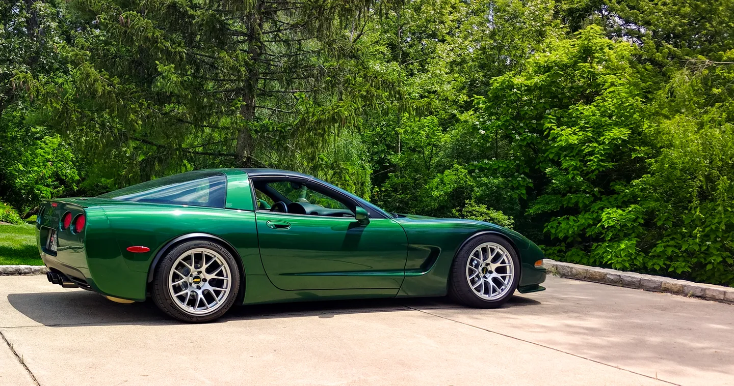 C5 Base Model Rear Chevrolet C5 Corvette Base/Z51 with 18