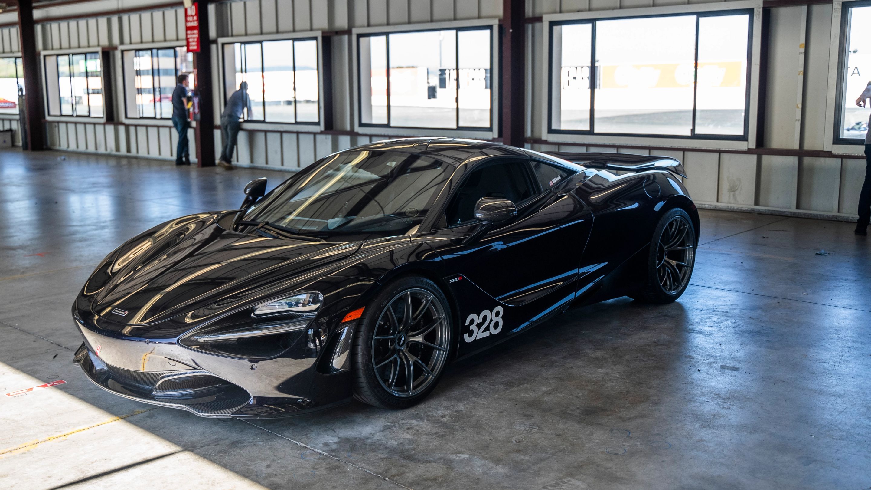 Black McLaren 720S with 19"/20" VS-5RS Apex wheels in Anthracite