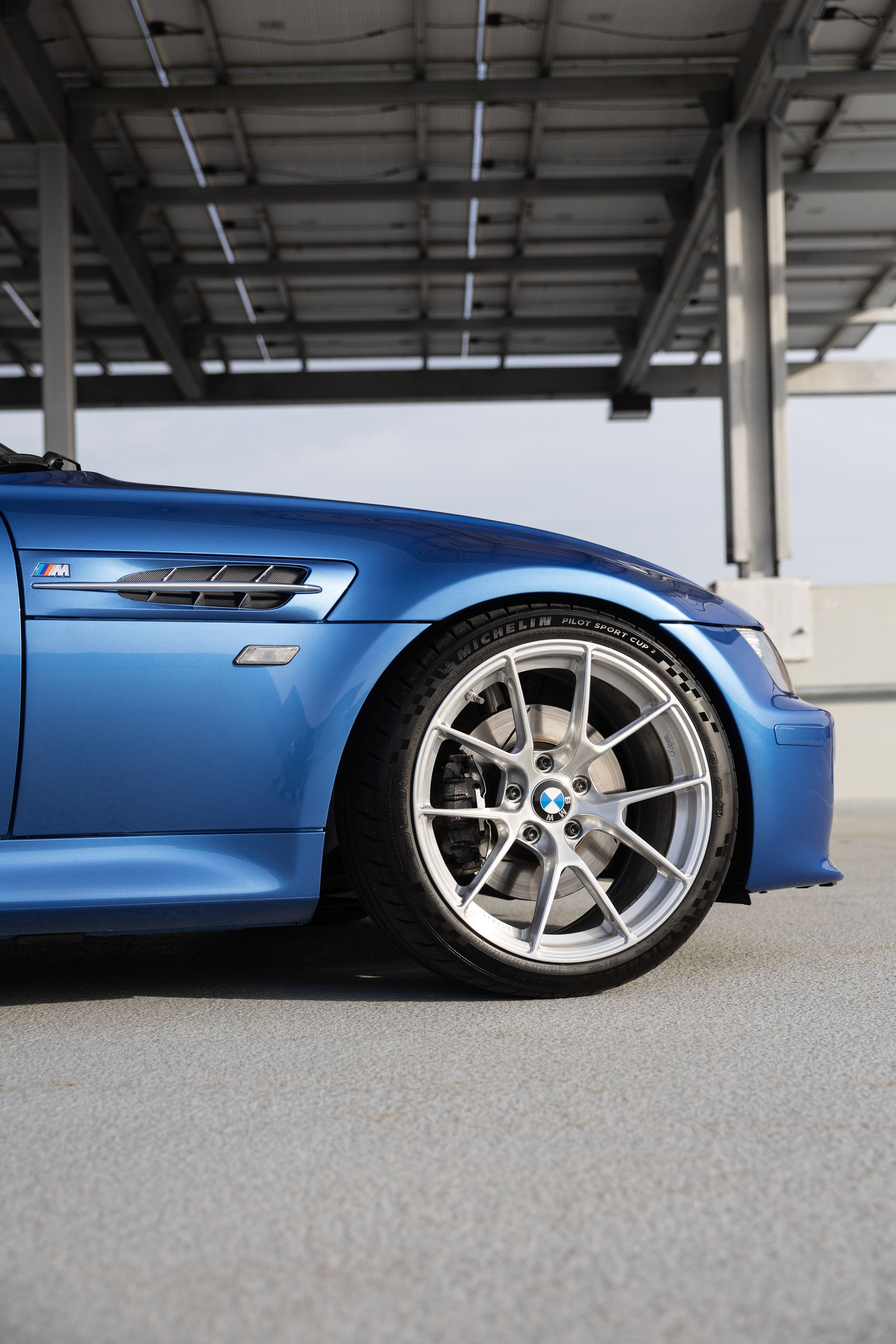 Blue BMW E36/8 Coupe Z3 M with 18" VS-5RS Apex wheels in Brushed Clear