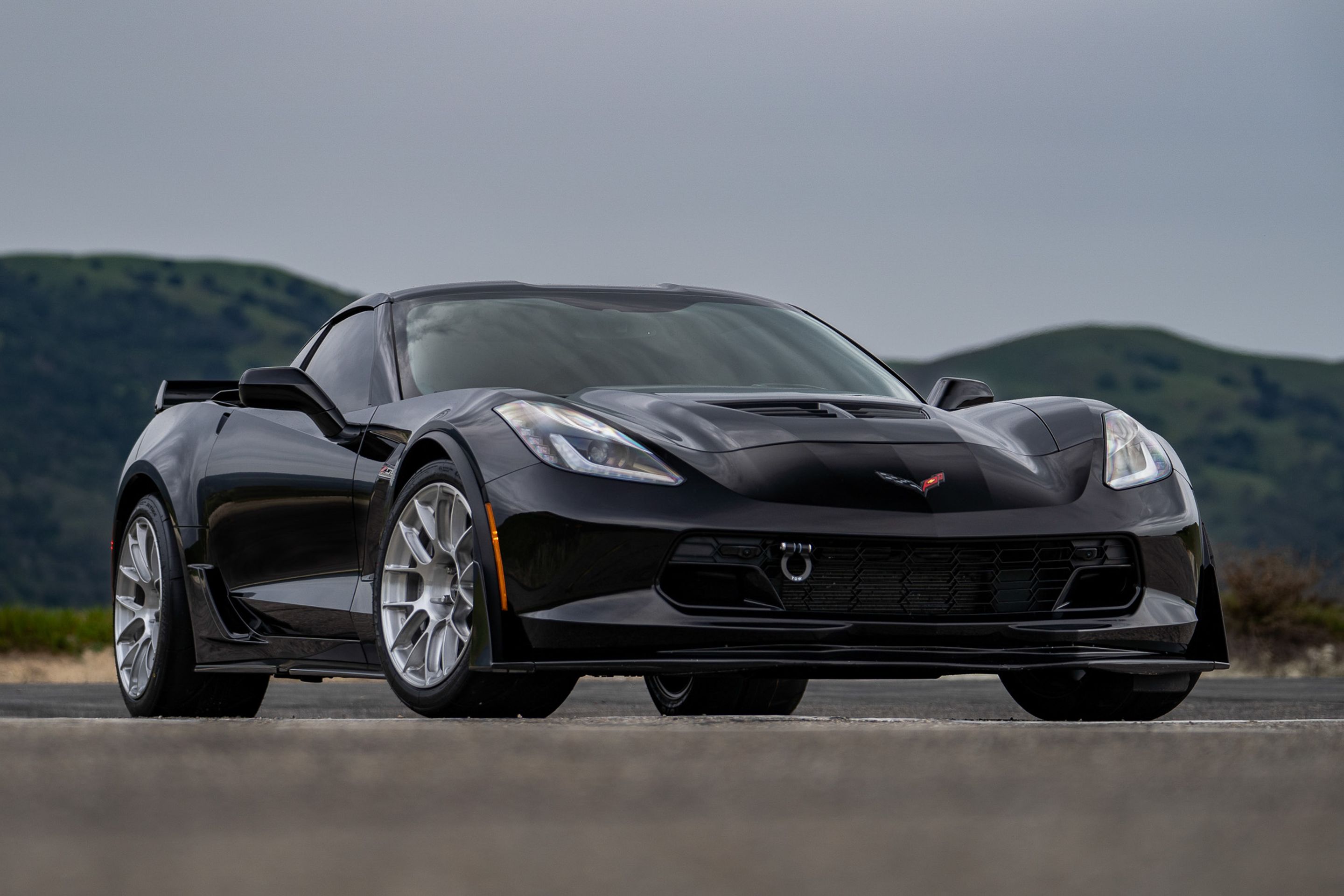 Black Chevrolet C7 Corvette Z06 with 18"/19" EC-7RS Apex wheels in Brushed Clear