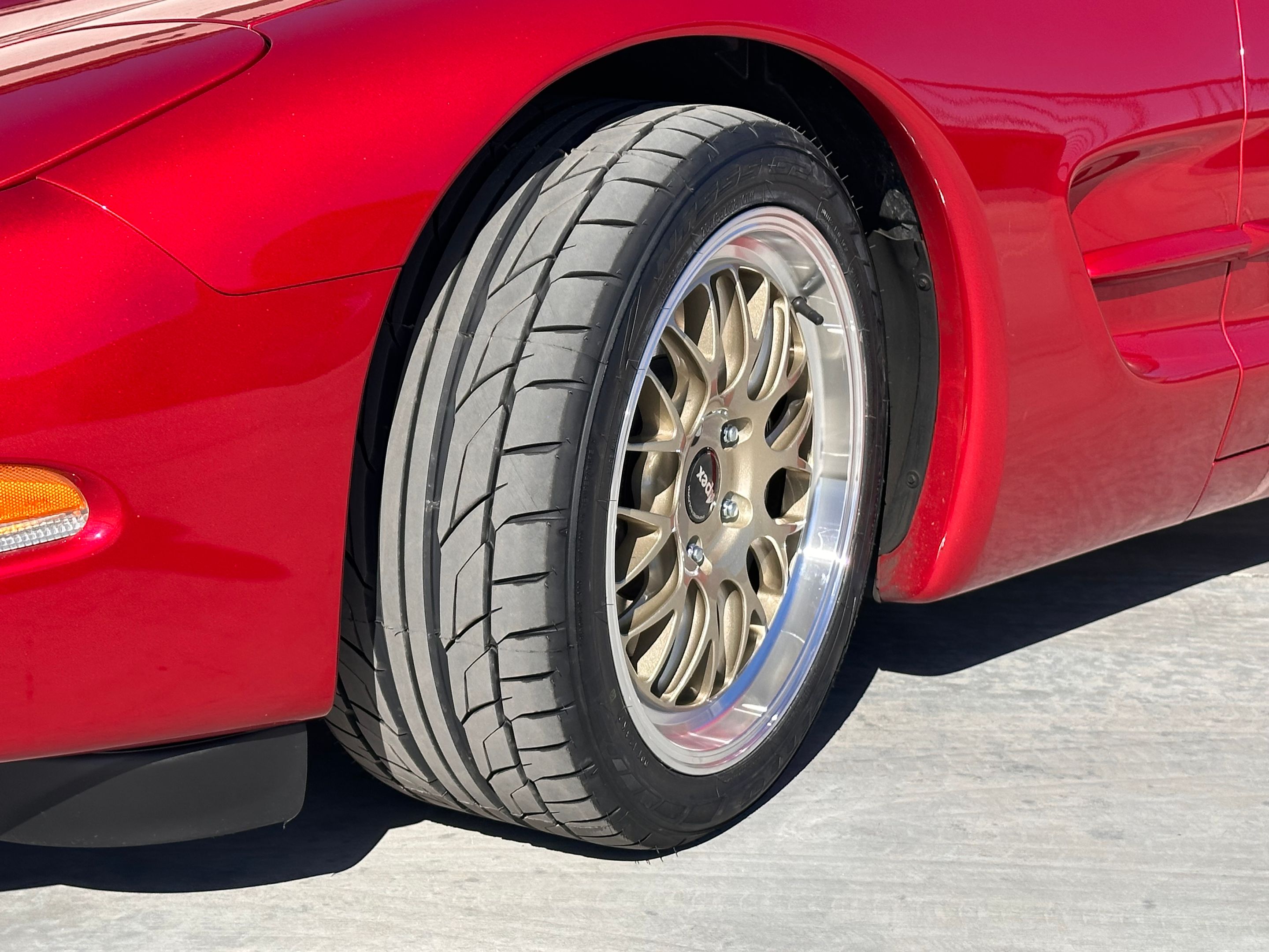 Red Chevrolet C5 Corvette Base/Z51 with 18" ML-10RT Apex wheels in Machined Lip Gloss Motorsport Gold