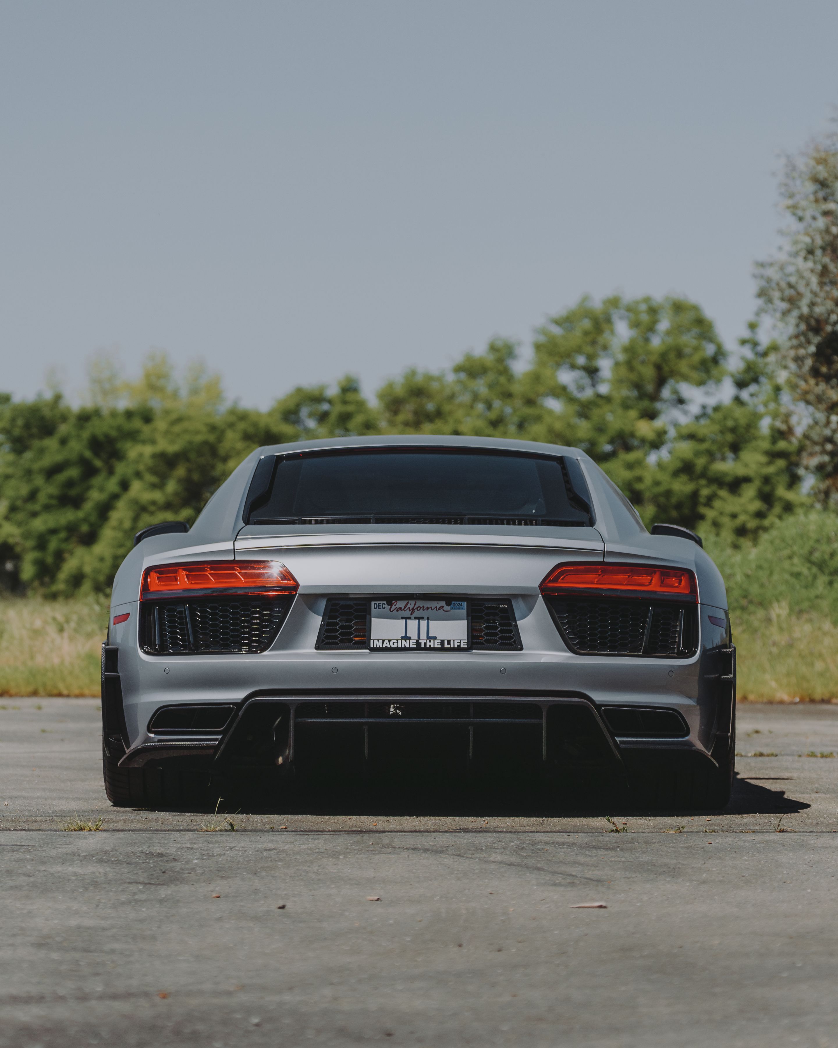 Silver Audi Gen 2 R8 with 19"/20" VS-5RS Apex wheels in Brushed Clear