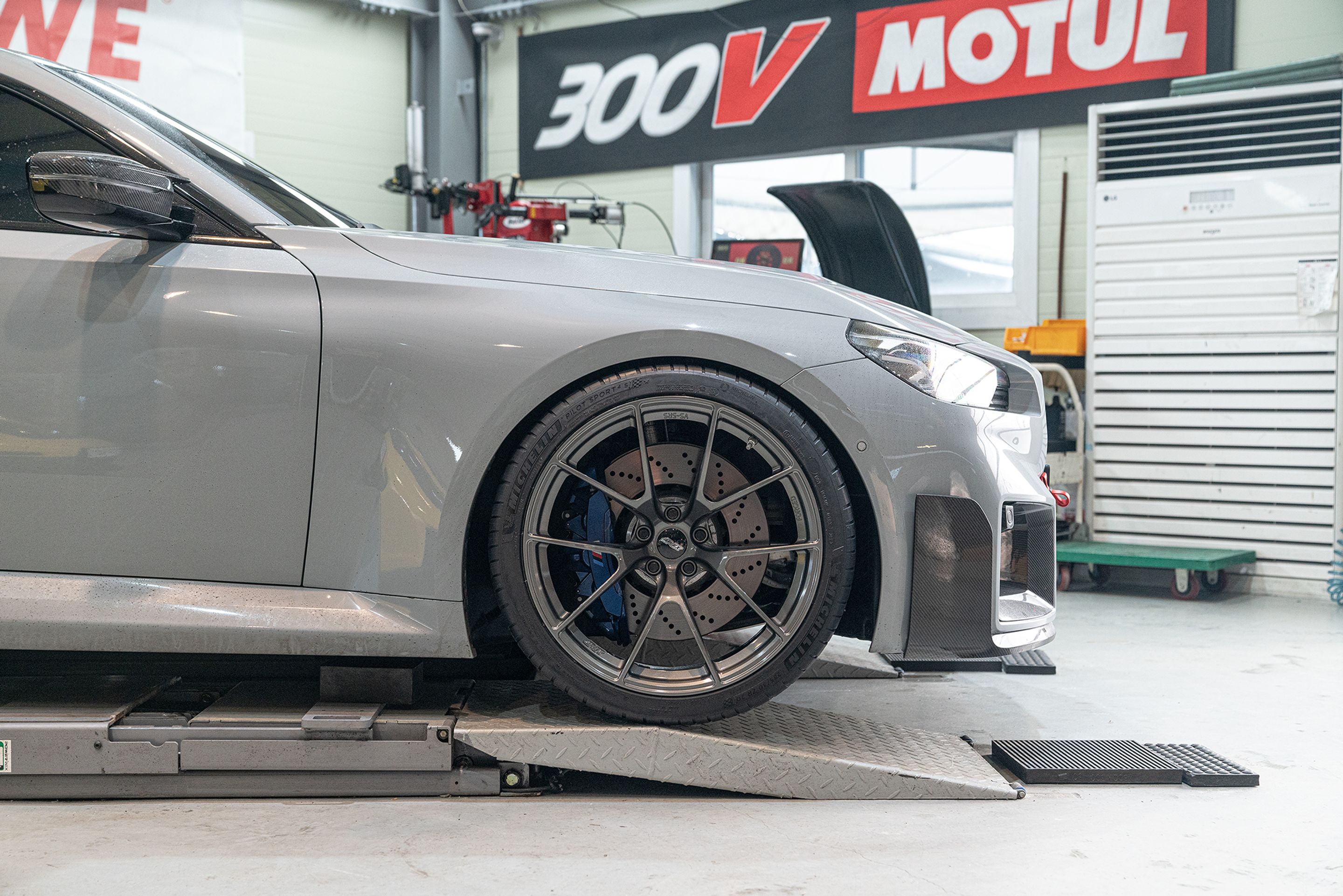 Grey BMW G87 M2 with 20" VS-5RS Apex wheels in Anthracite
