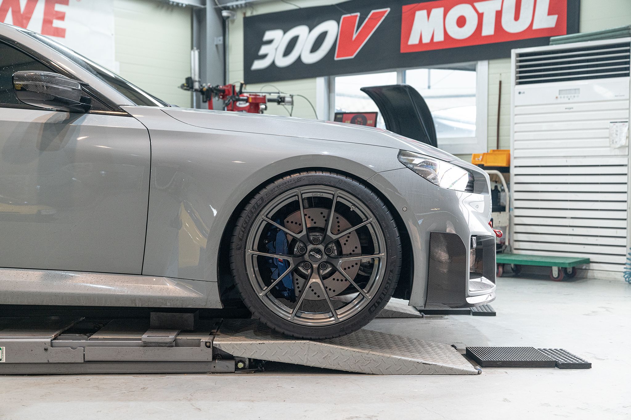 Grey BMW G87 M2 with 20" VS-5RS Apex wheels in Anthracite