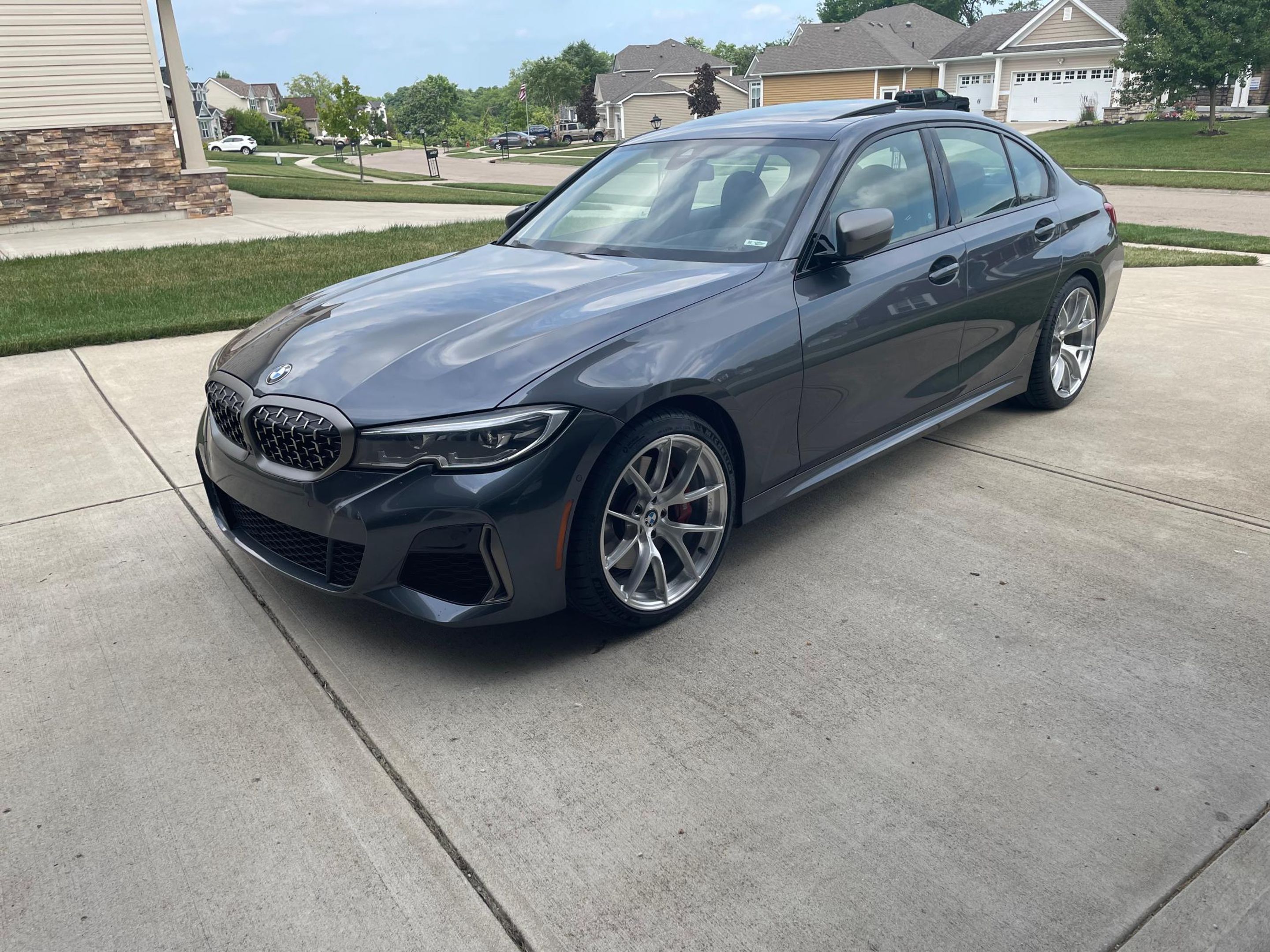 Grey BMW G20 Sedan 3 Series with 19" VS-5RS Apex wheels in Brushed Clear