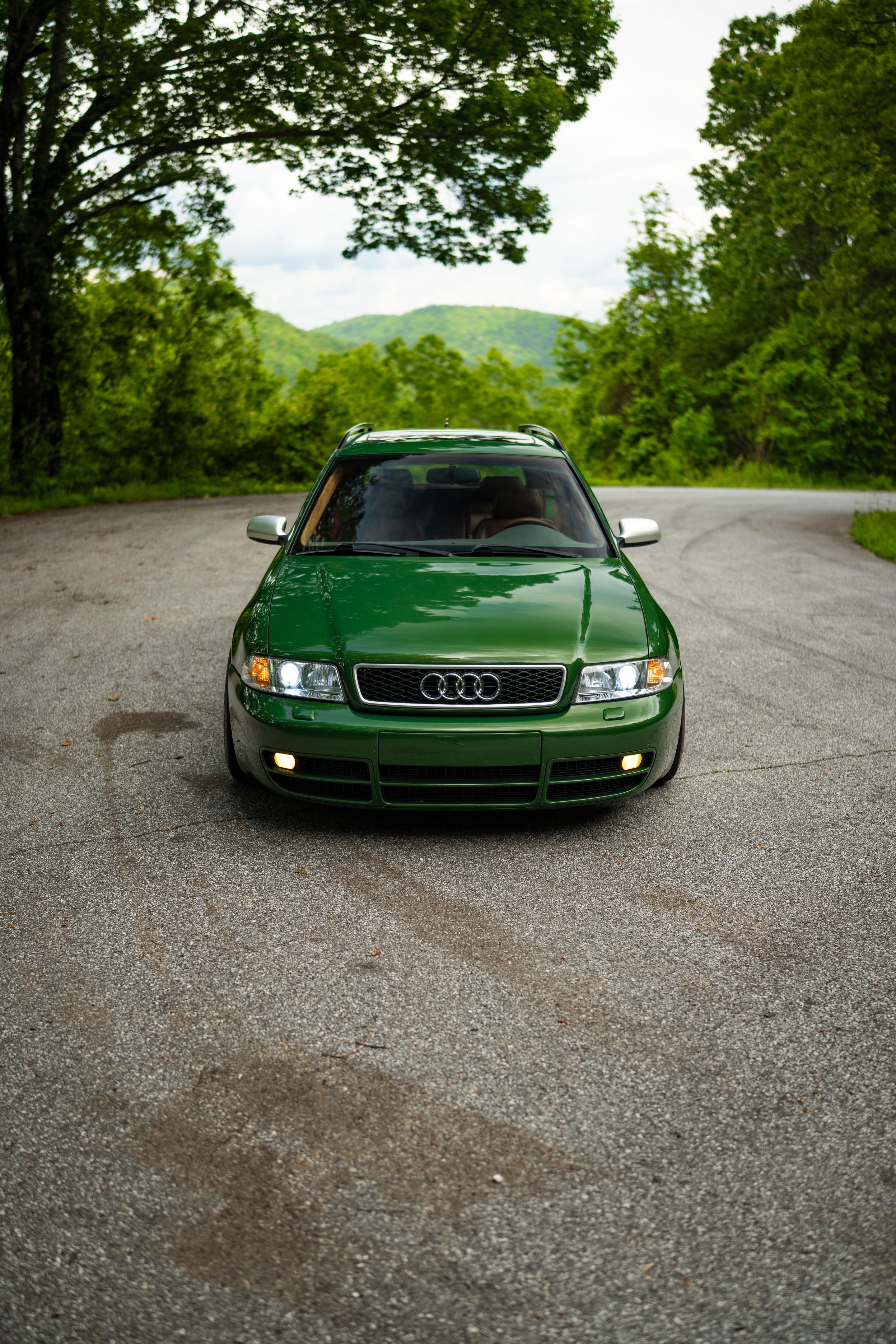 Green Audi B5 S4 Avant/Wagon with 18" ML-10RT Apex wheels in Machined Lip Gloss Motorsport Gold