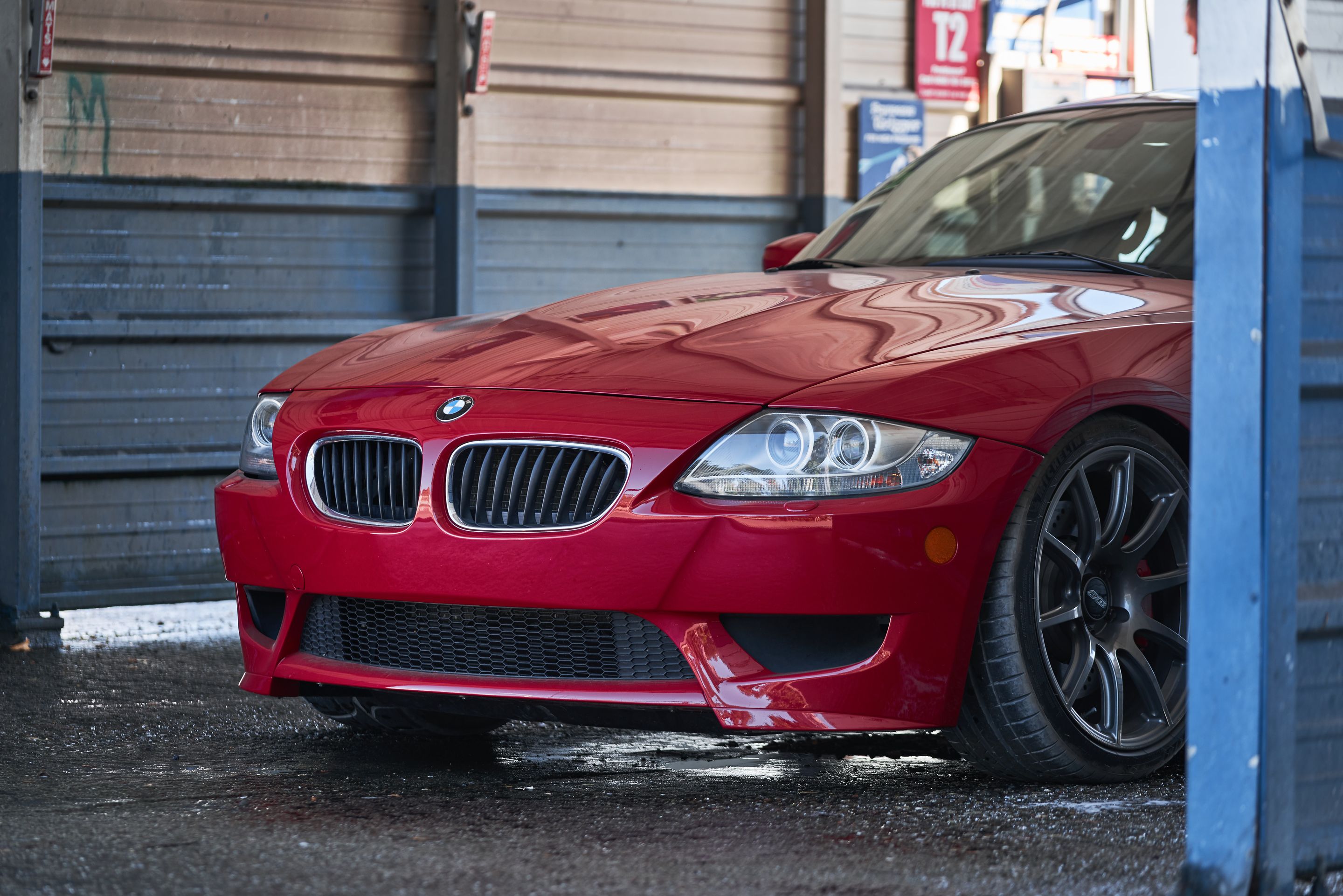 Red BMW E86 Coupe Z4 M with 19" SM-10 Apex wheels in Anthracite