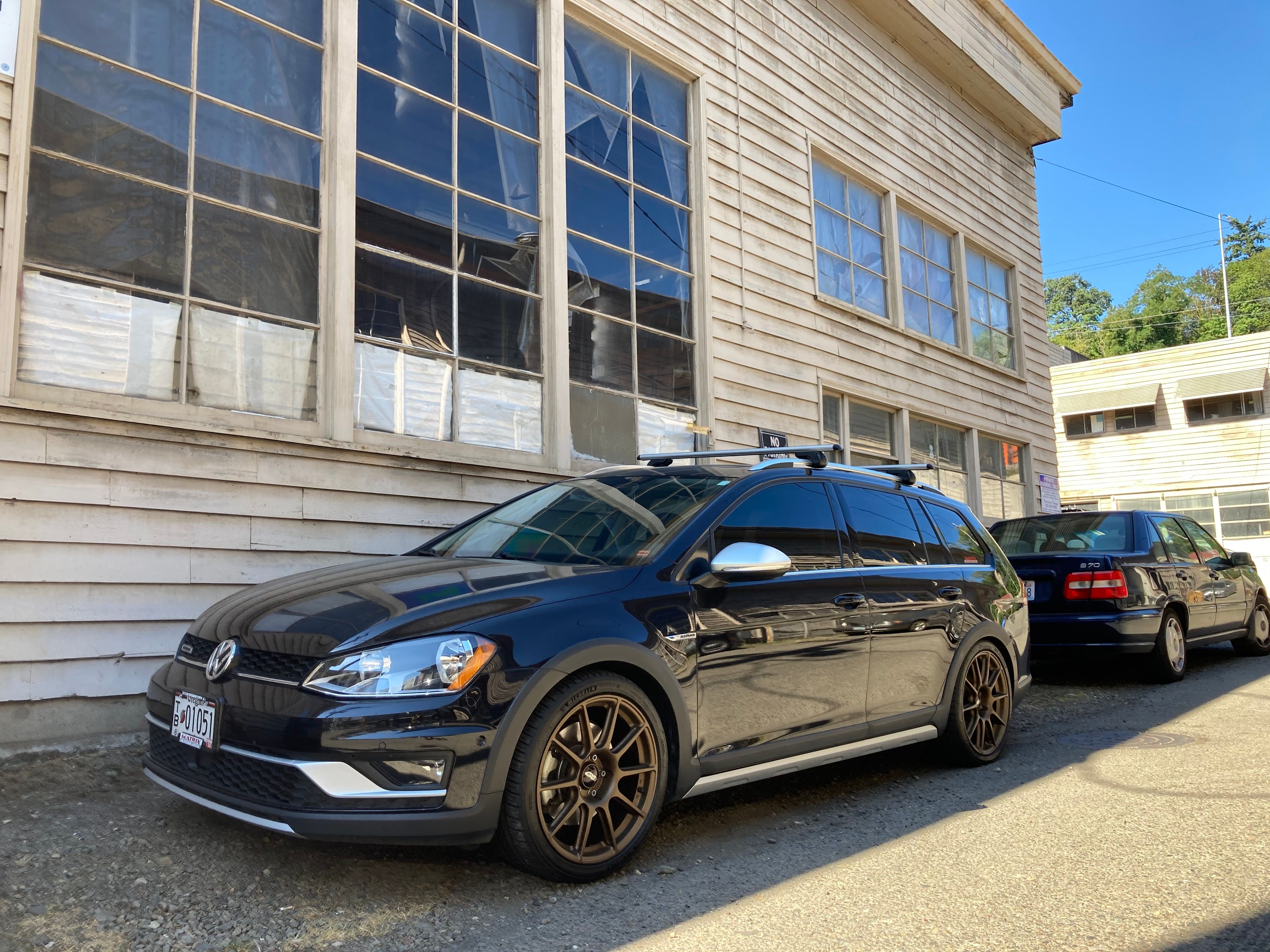 Black VW Alltrack/SportWagen - SM-10 in Satin Bronze