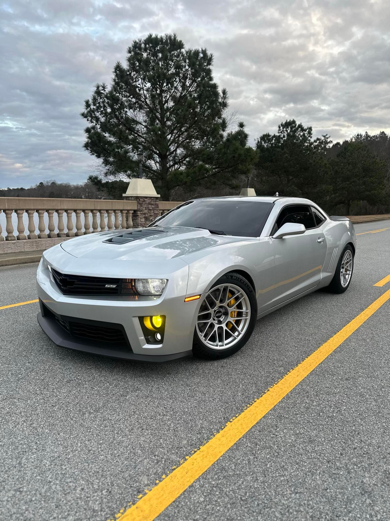 Silver Chevrolet 5th Gen Camaro SS with 19" ARC-8 Apex wheels in Hyper Silver