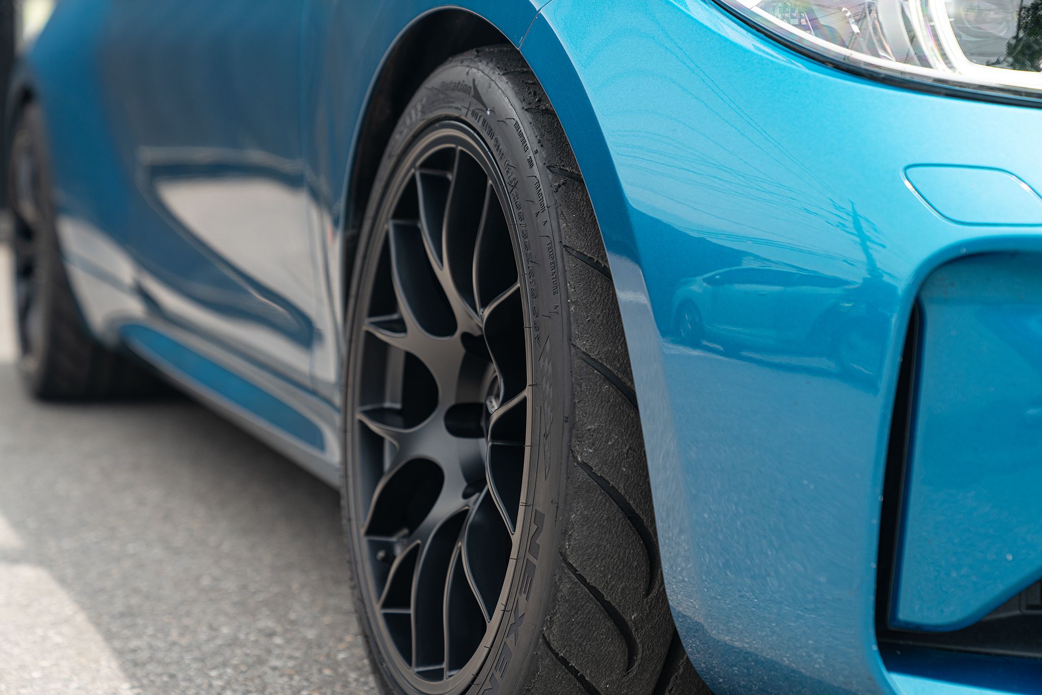 Blue BMW F87 M2 with 18" EC-7 Apex wheels in Satin Black