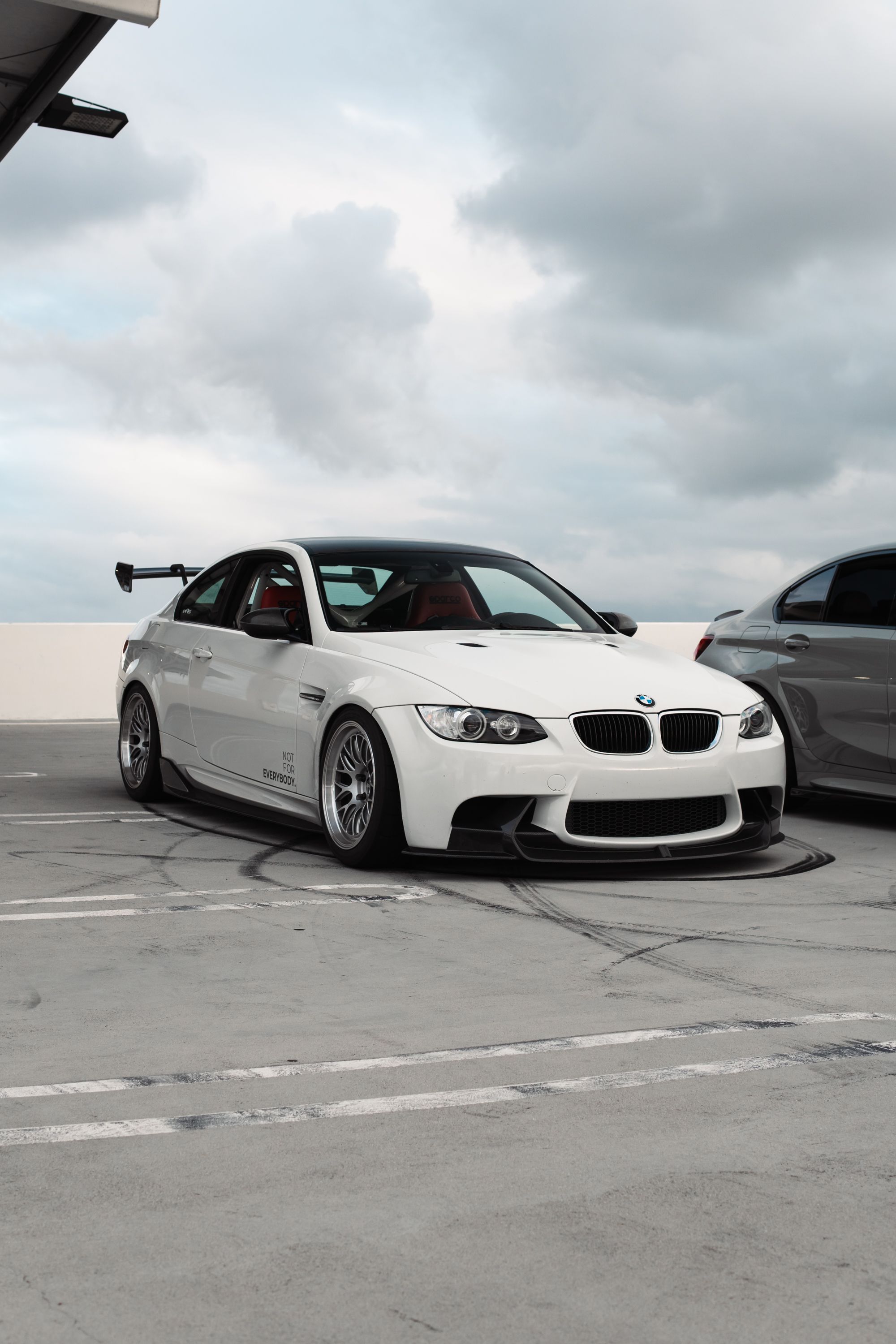 White BMW E92 Coupe M3 with 18" ML-10RT Apex wheels in Machined Lip Race Silver