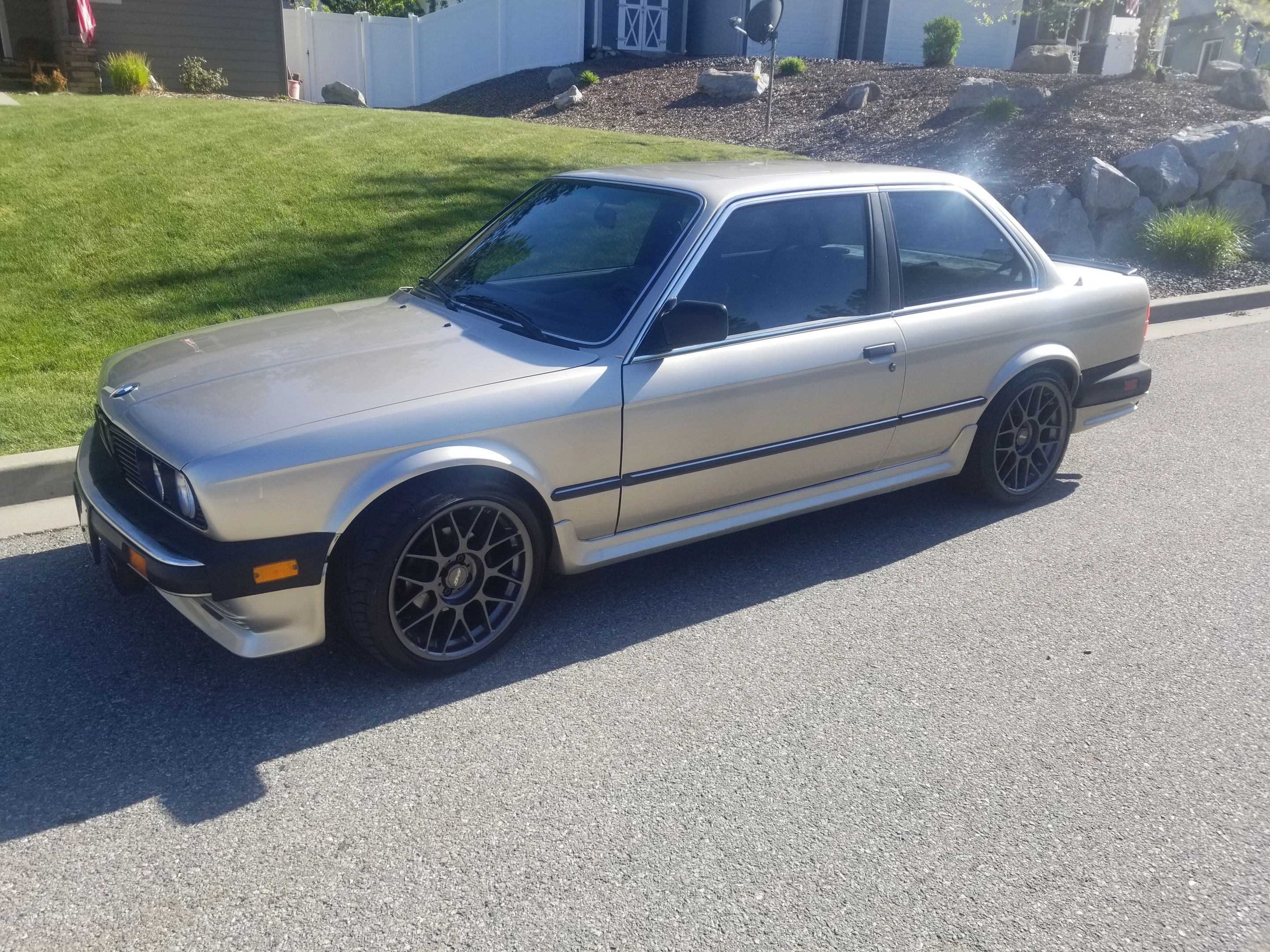 Yellow BMW E30 3 Series with 17" ARC-8 Apex wheels in Anthracite