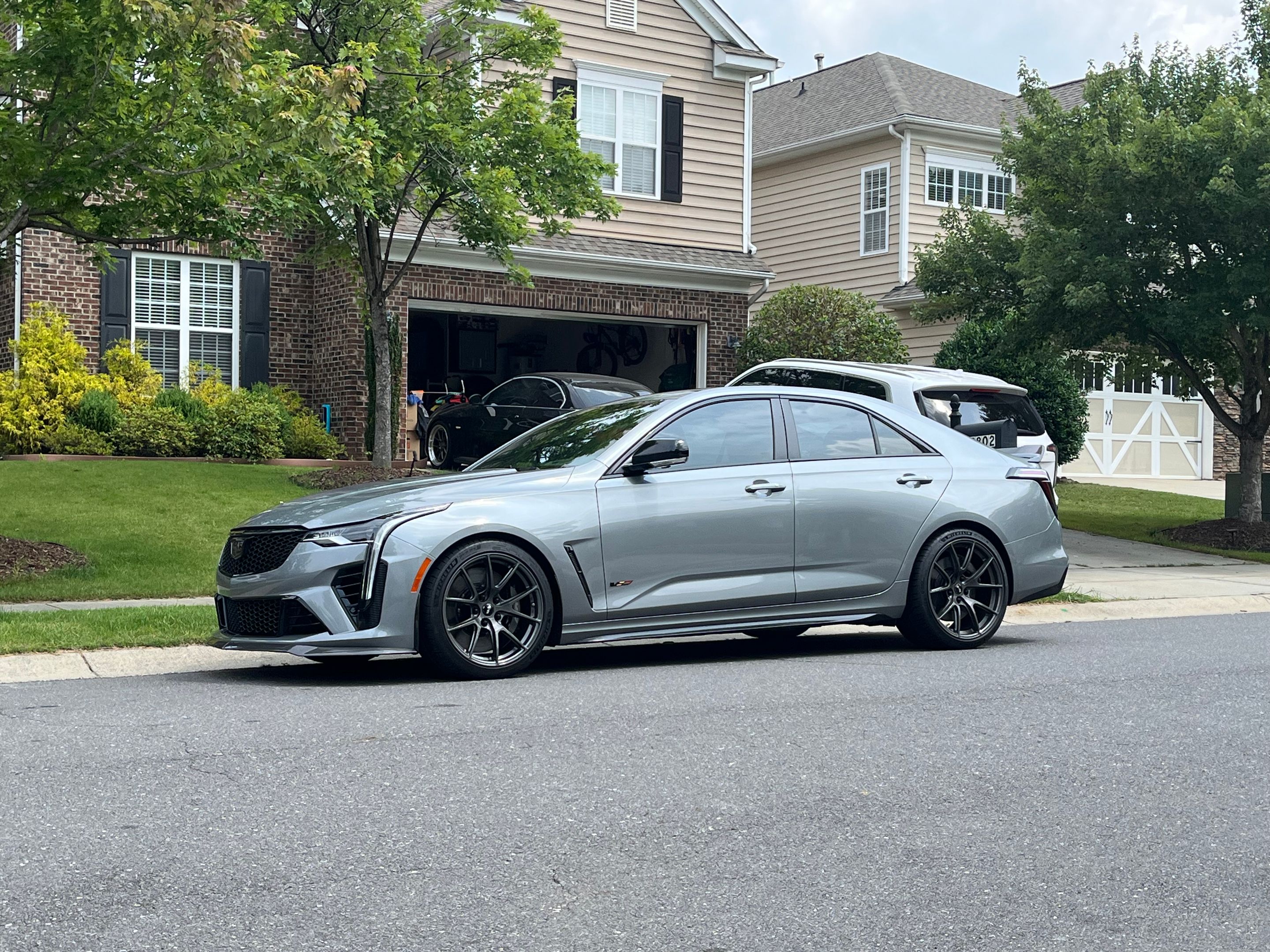 Grey Cadillac CT4-V Blackwing with 18"/19" VS-5 Apex wheels in Anthracite