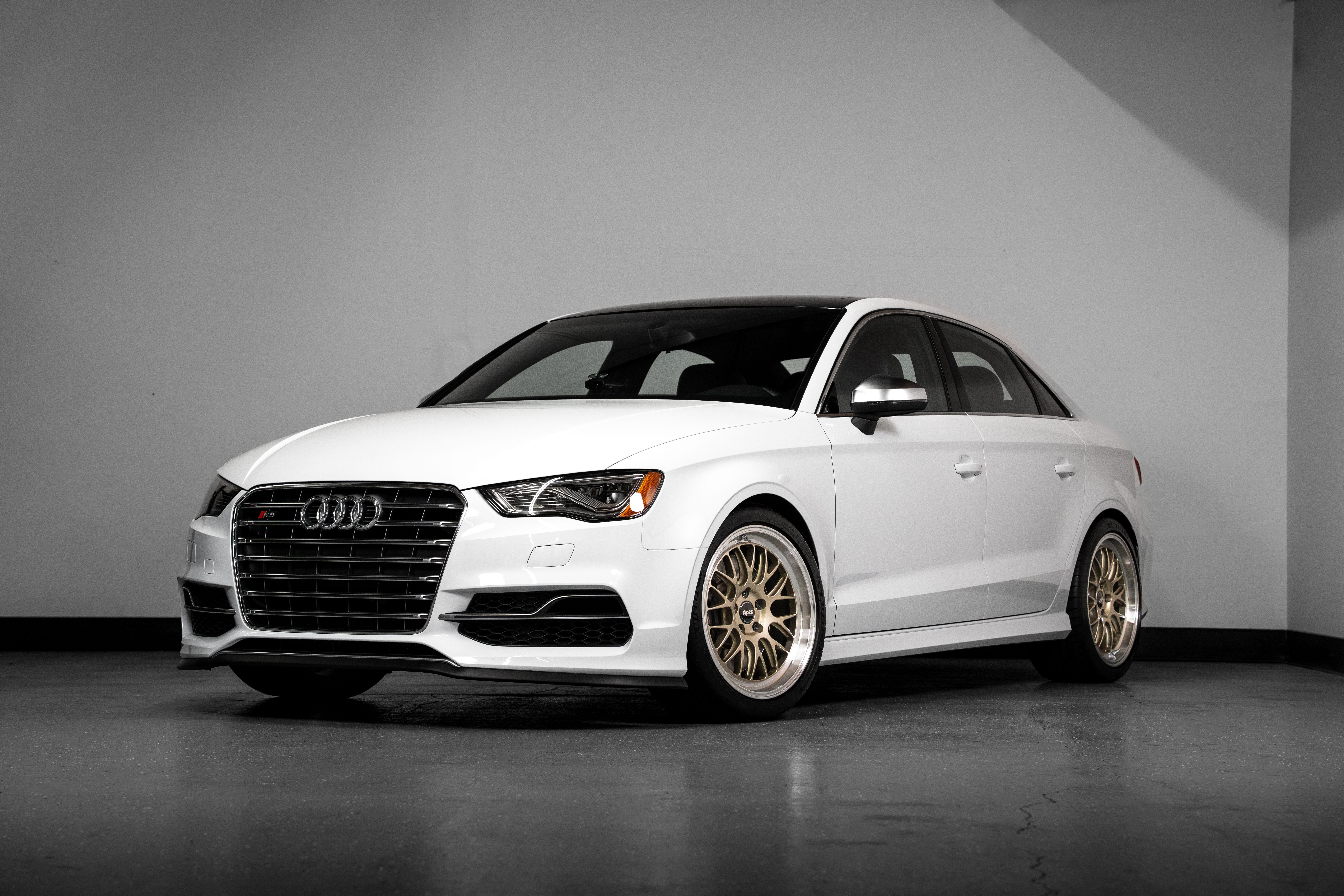 White Audi S3 - ML-10RT in Machined Lip Gloss Motorsport Gold
