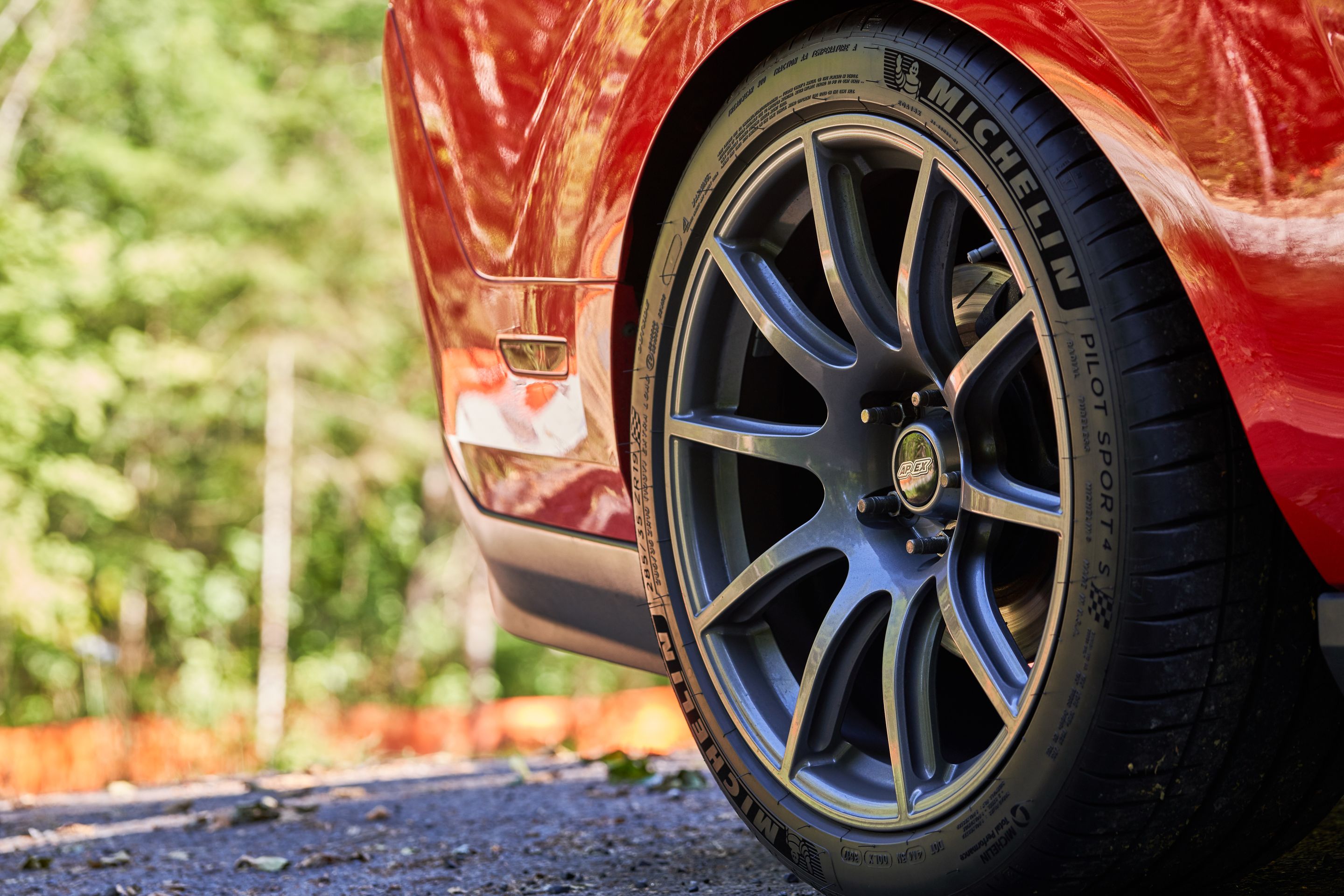 Red Ford S197 Mustang GT with 19" SM-10 Apex wheels in Anthracite