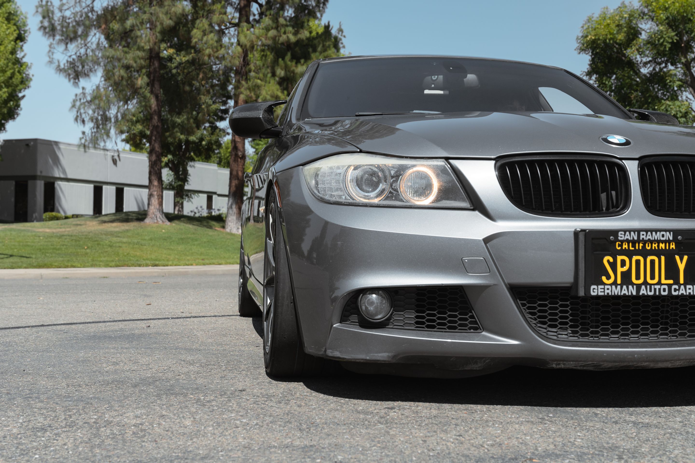 Grey BMW E90 LCI Sedan 3 Series with 17" VS-5RS Apex wheels in Anthracite