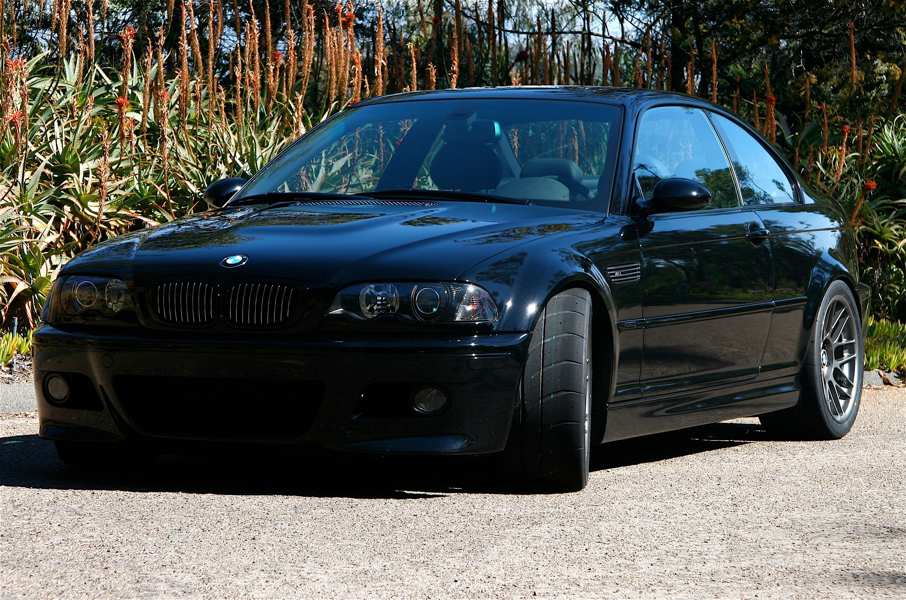 Black BMW E46 M3 with 18" ARC-8 Apex wheels in Anthracite