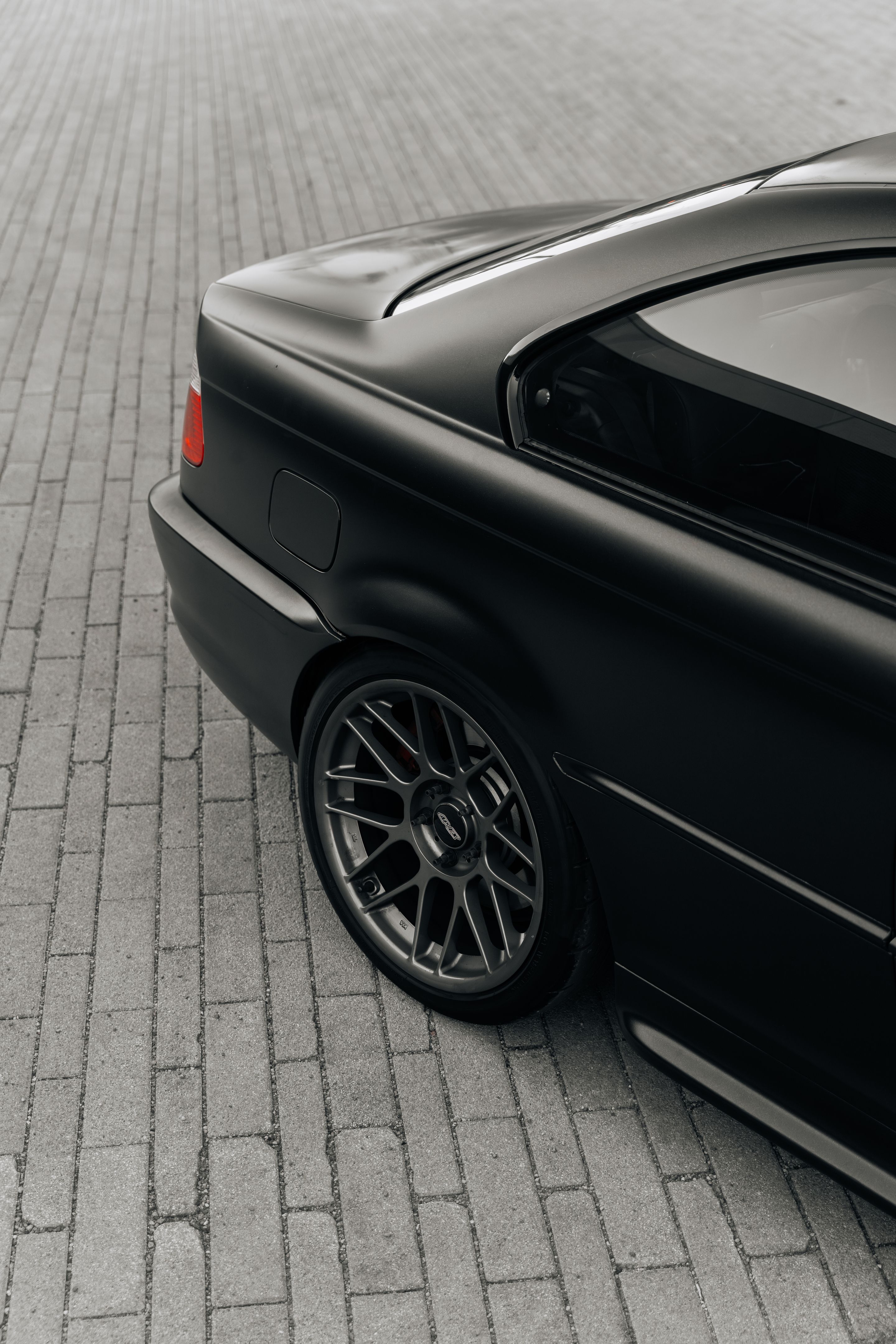 Black BMW E46 M3 with 18" ARC-8 Apex wheels in Anthracite