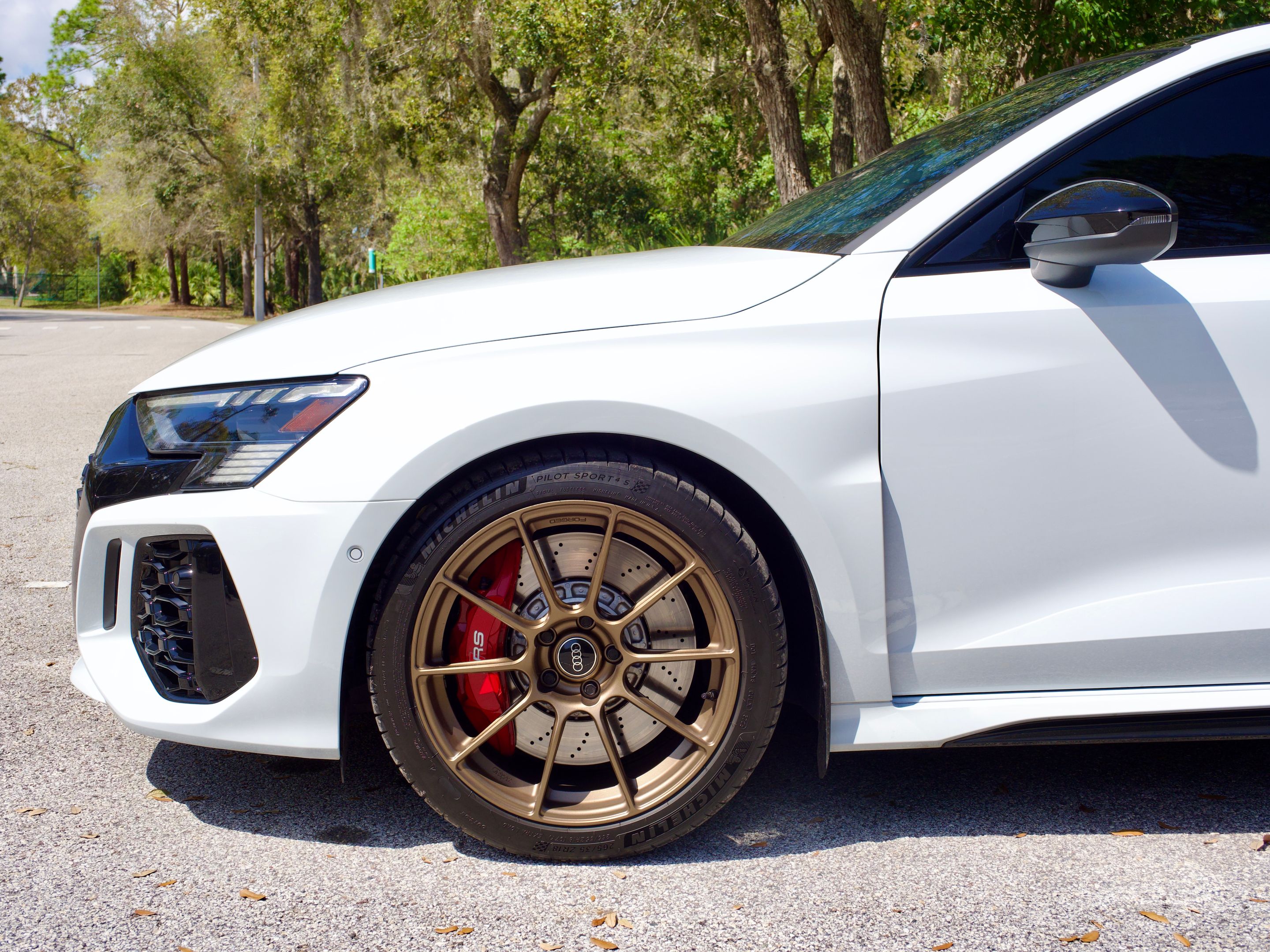 White Audi 8Y RS 3 with 18" SM-10RS Apex wheels in Satin Bronze