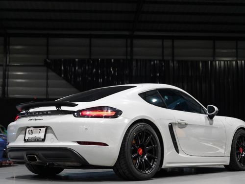 White Porsche Cayman - SM-10 in Satin Black