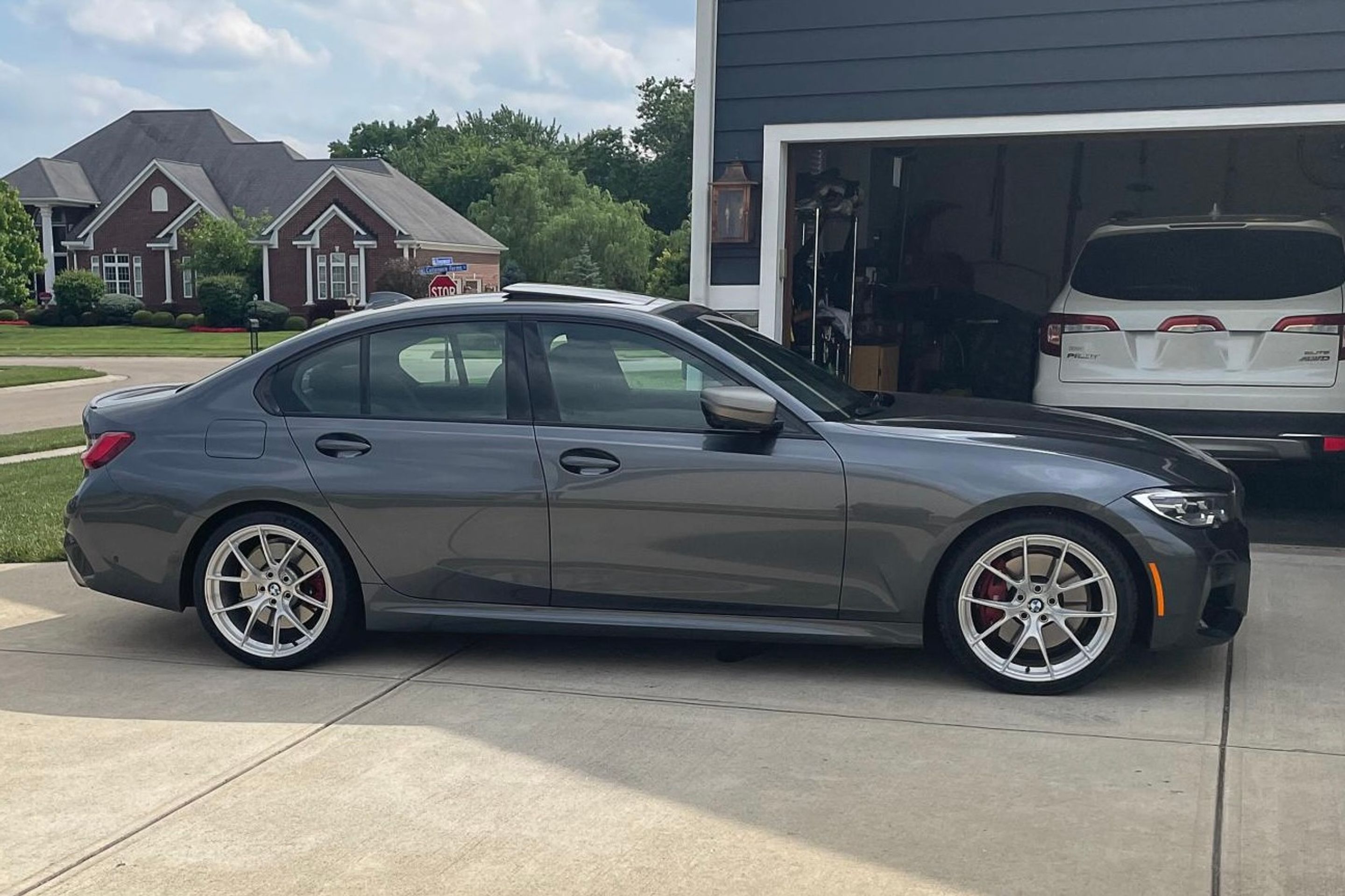 Grey BMW G20 Sedan 3 Series with 19" VS-5RS Apex wheels in Brushed Clear