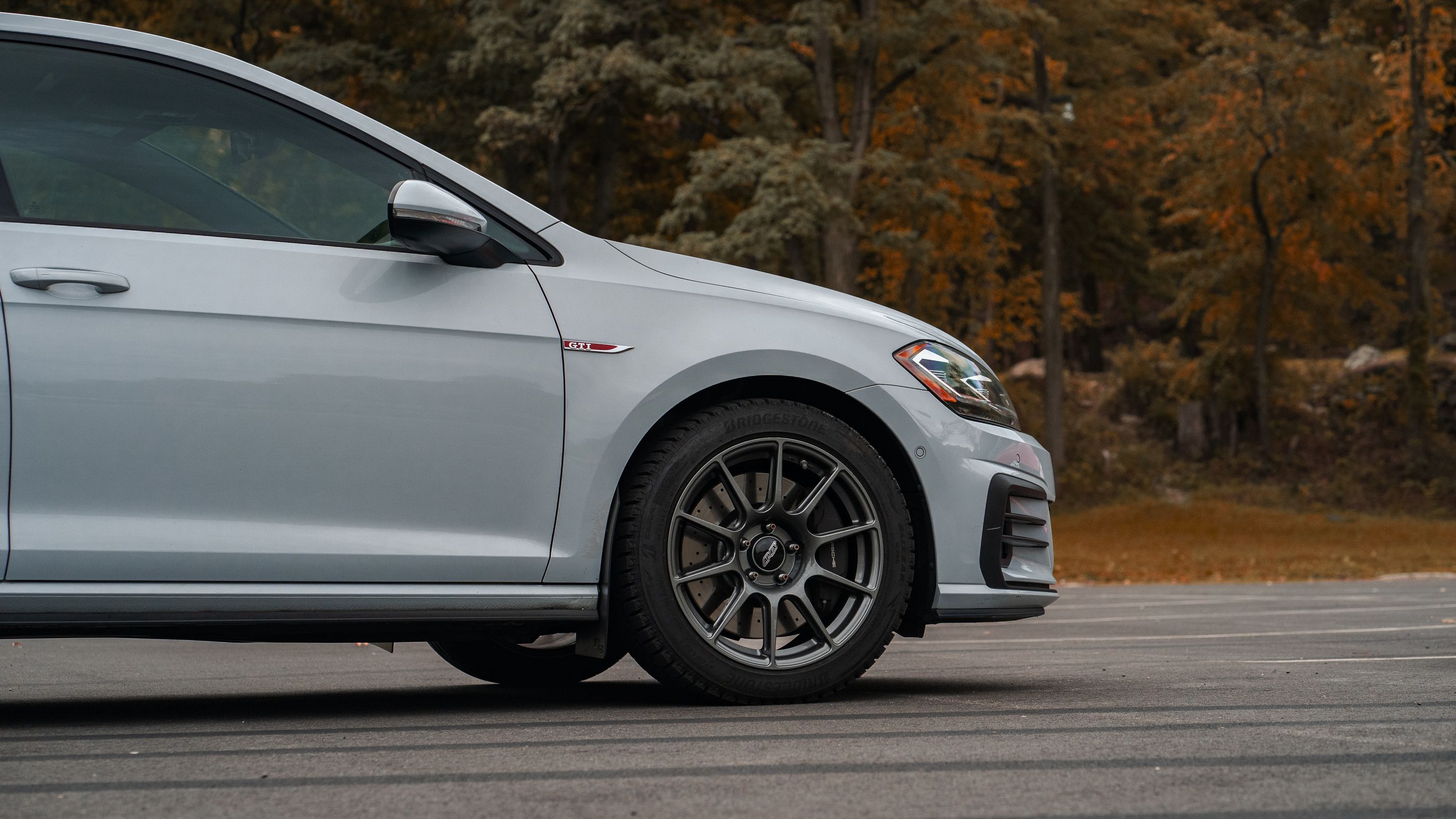 Grey VW MK7 GTI with 17" SM-10 Apex wheels in Anthracite