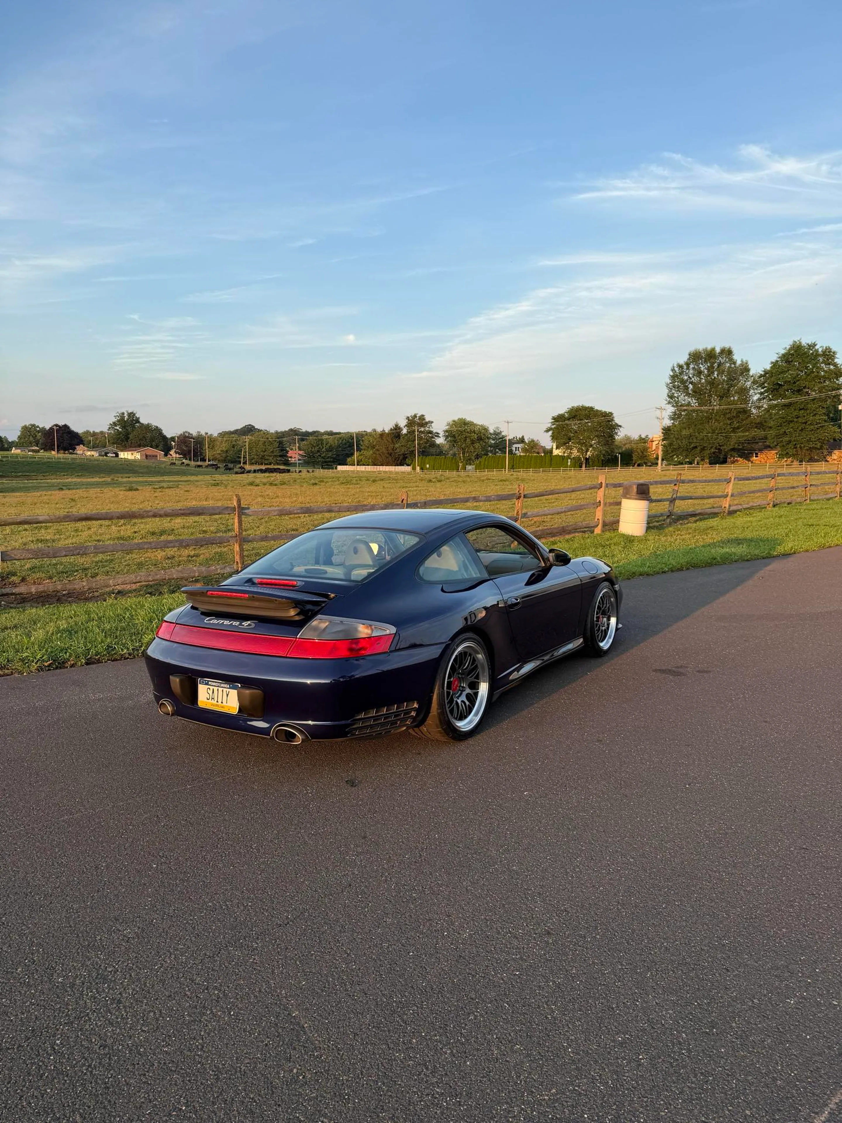 Blue Porsche 911 996 Carrera 4S with 18" ML-10RT Apex wheels in Machined Lip Anthracite