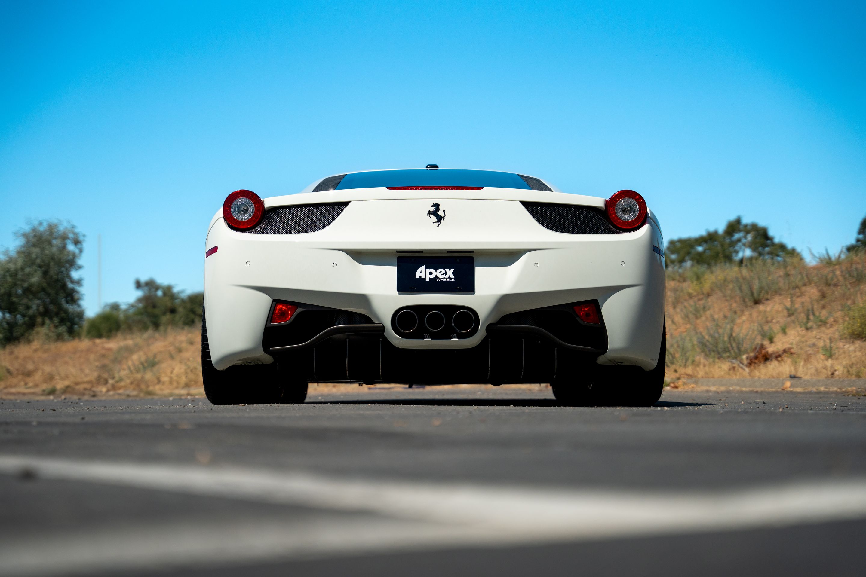 White Ferrari 458 Italia with 20" VS-5RS Apex wheels in Brushed Clear