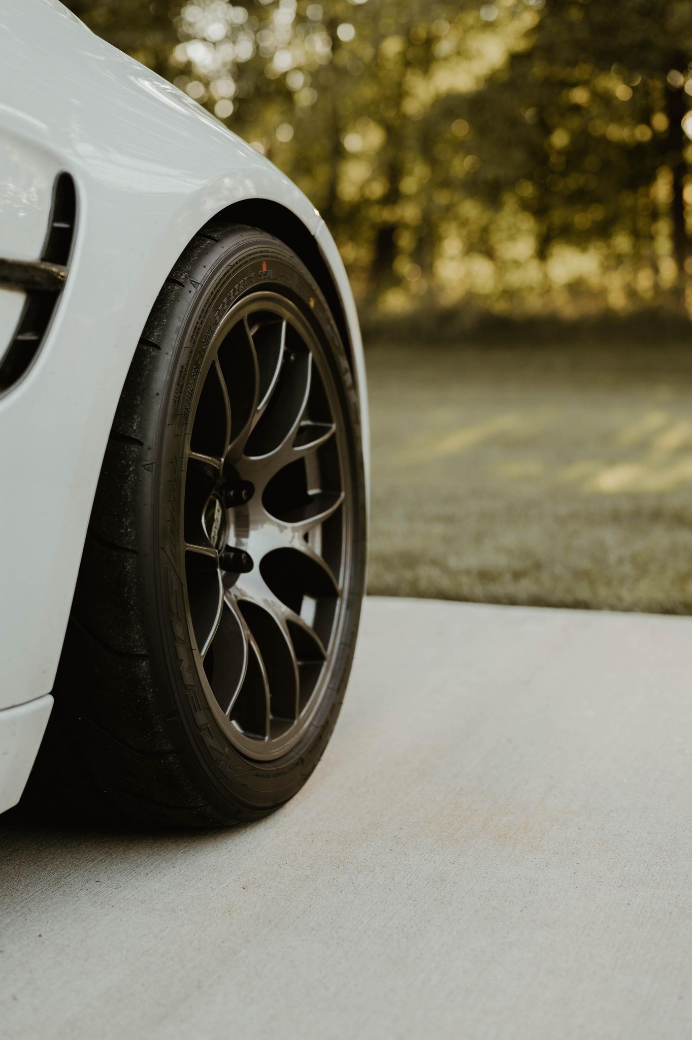 White BMW F80 M3 with 18" EC-7 Apex wheels in Anthracite