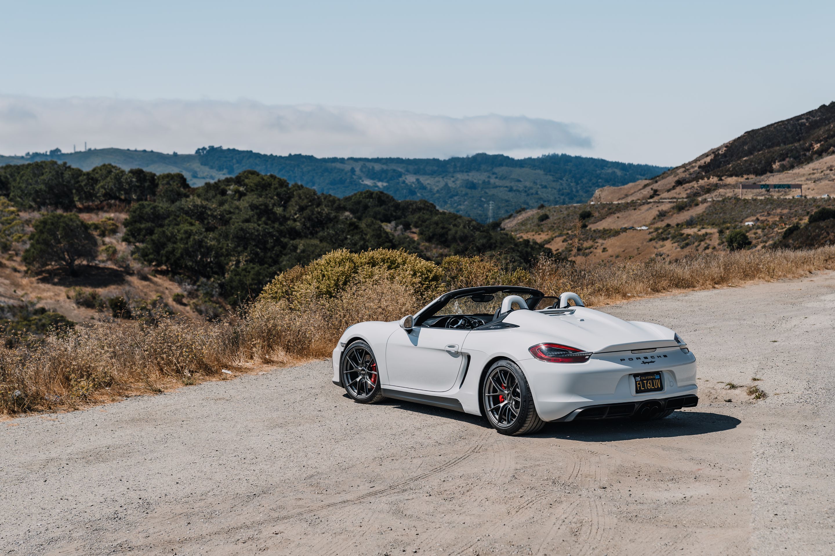 White Porsche 981 Spyder with 19" VS-5RS Apex wheels in Anthracite