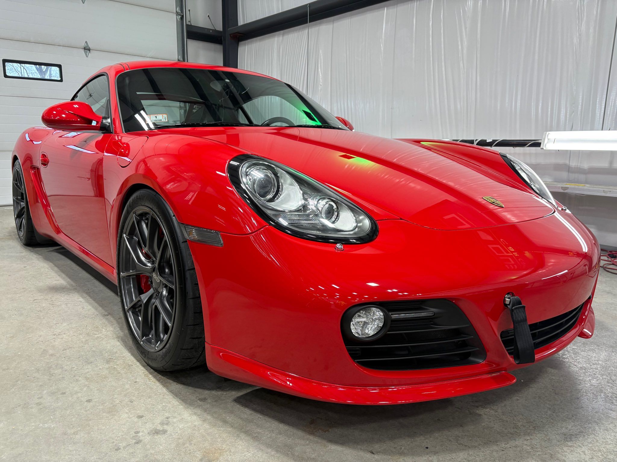 Red Porsche Cayman - VS-5RS in Anthracite