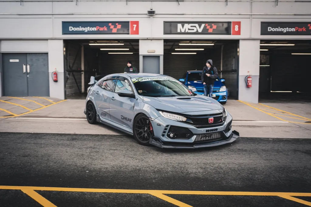 Honda FK8 Civic Type-R with 18