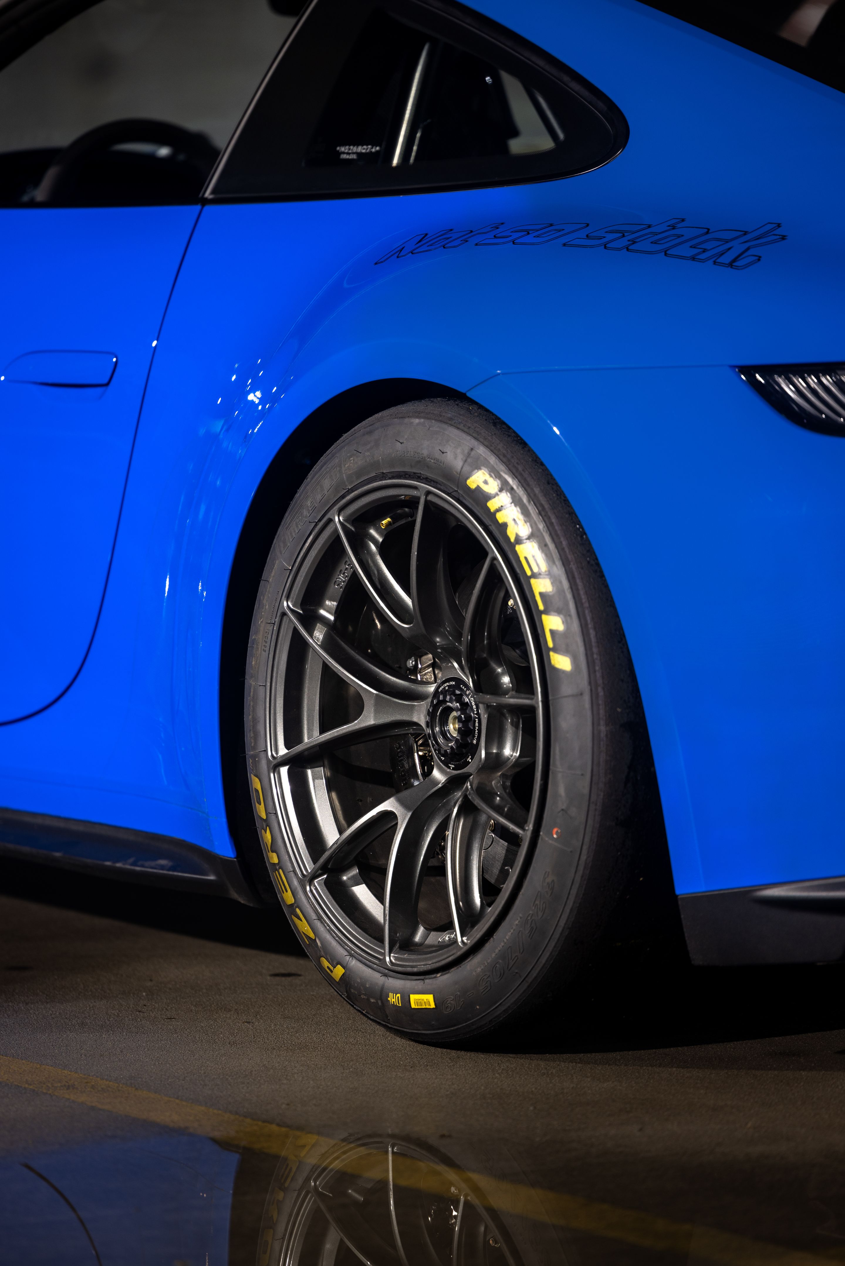 Blue Porsche 911 992.1 GT3 with 19" VS-5RS Apex wheels in Anthracite