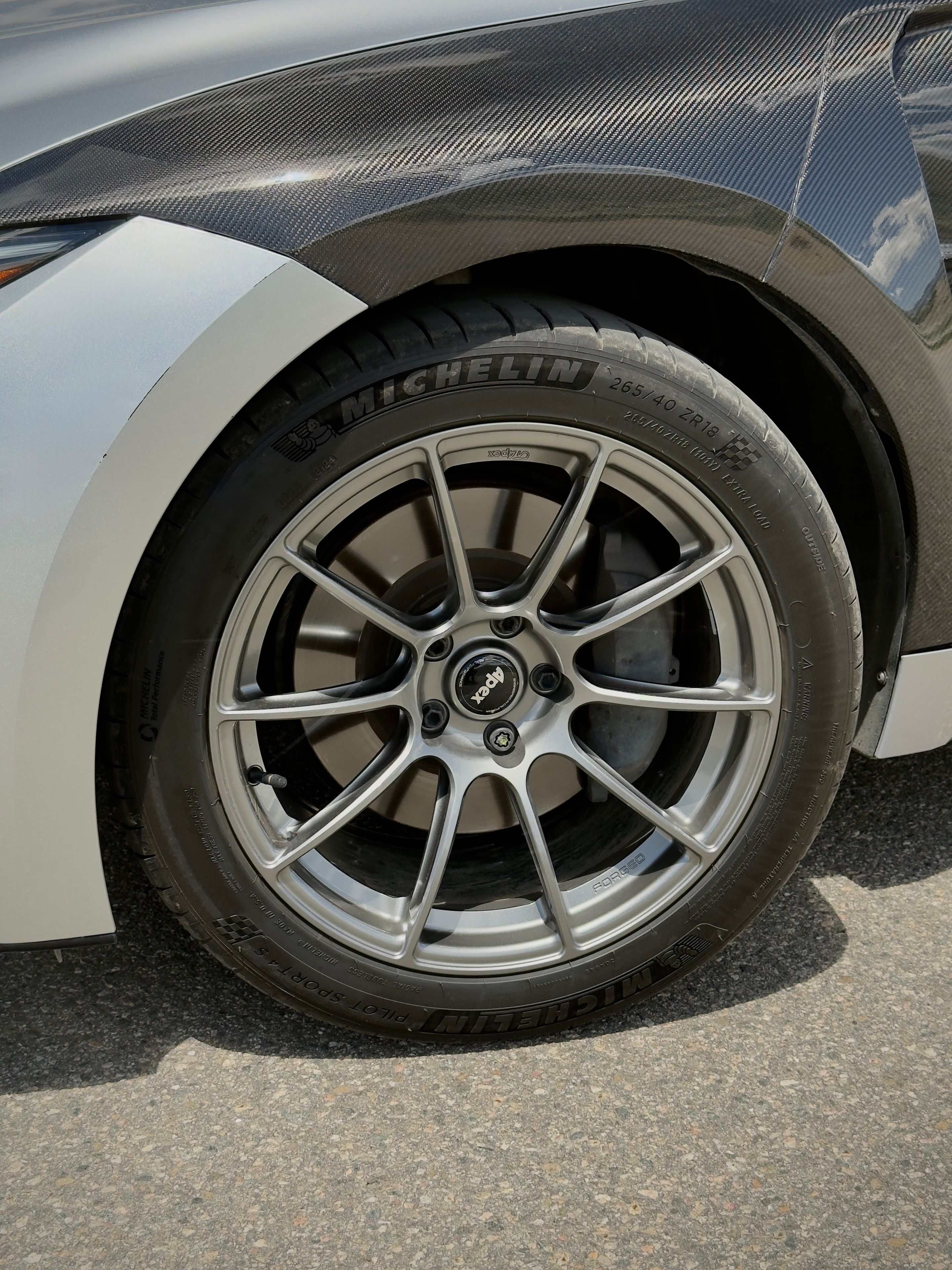 Silver Lexus XE30 IS with 18" SM-10RS Apex wheels in Anthracite