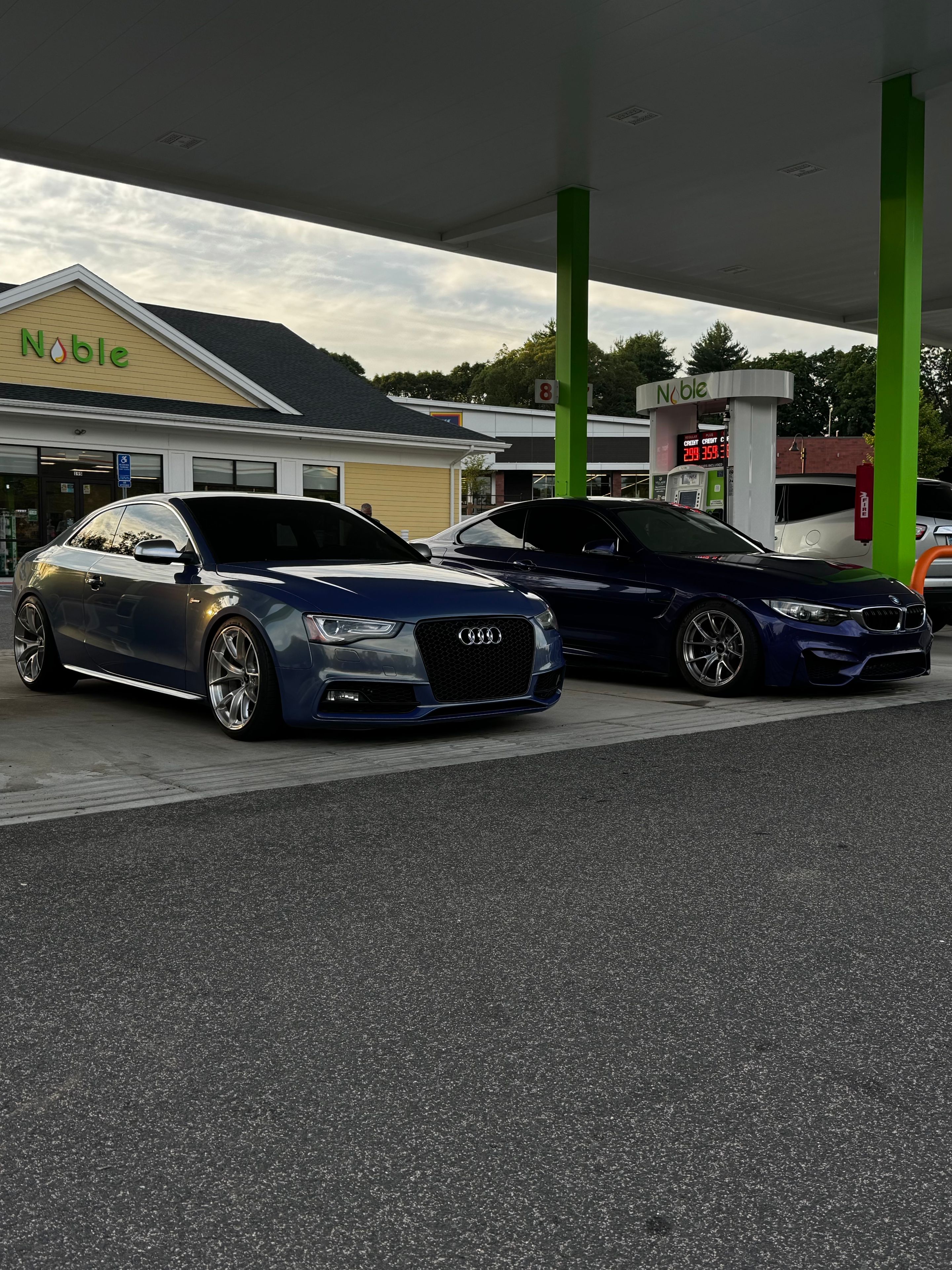 Blue Audi B8 S5 with 19" VS-5RS Apex wheels in Brushed Clear