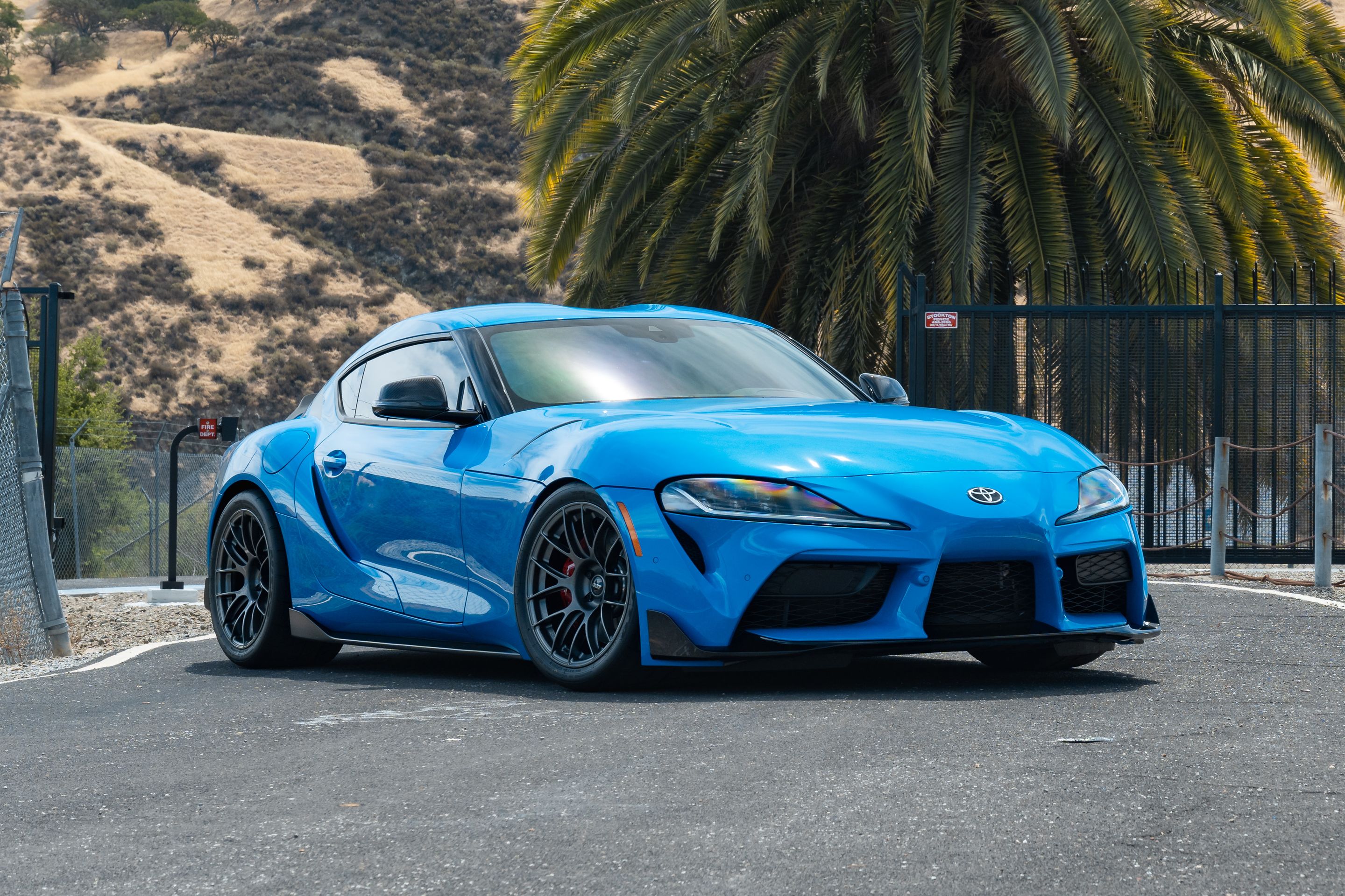 Blue Toyota GR Supra with 18" EC-7RS Apex wheels in Anthracite